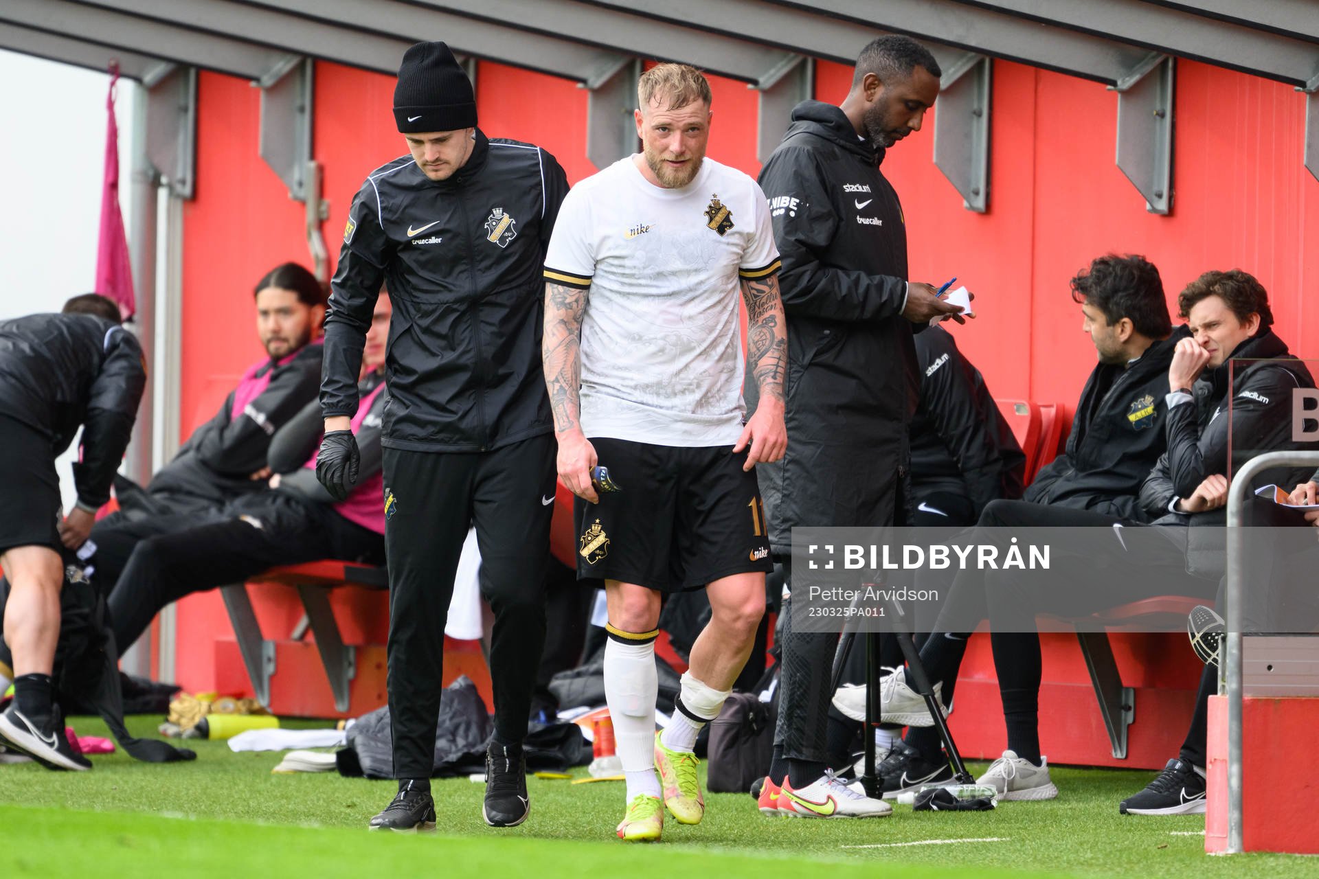 AIKs John Guidetti utgår skadad