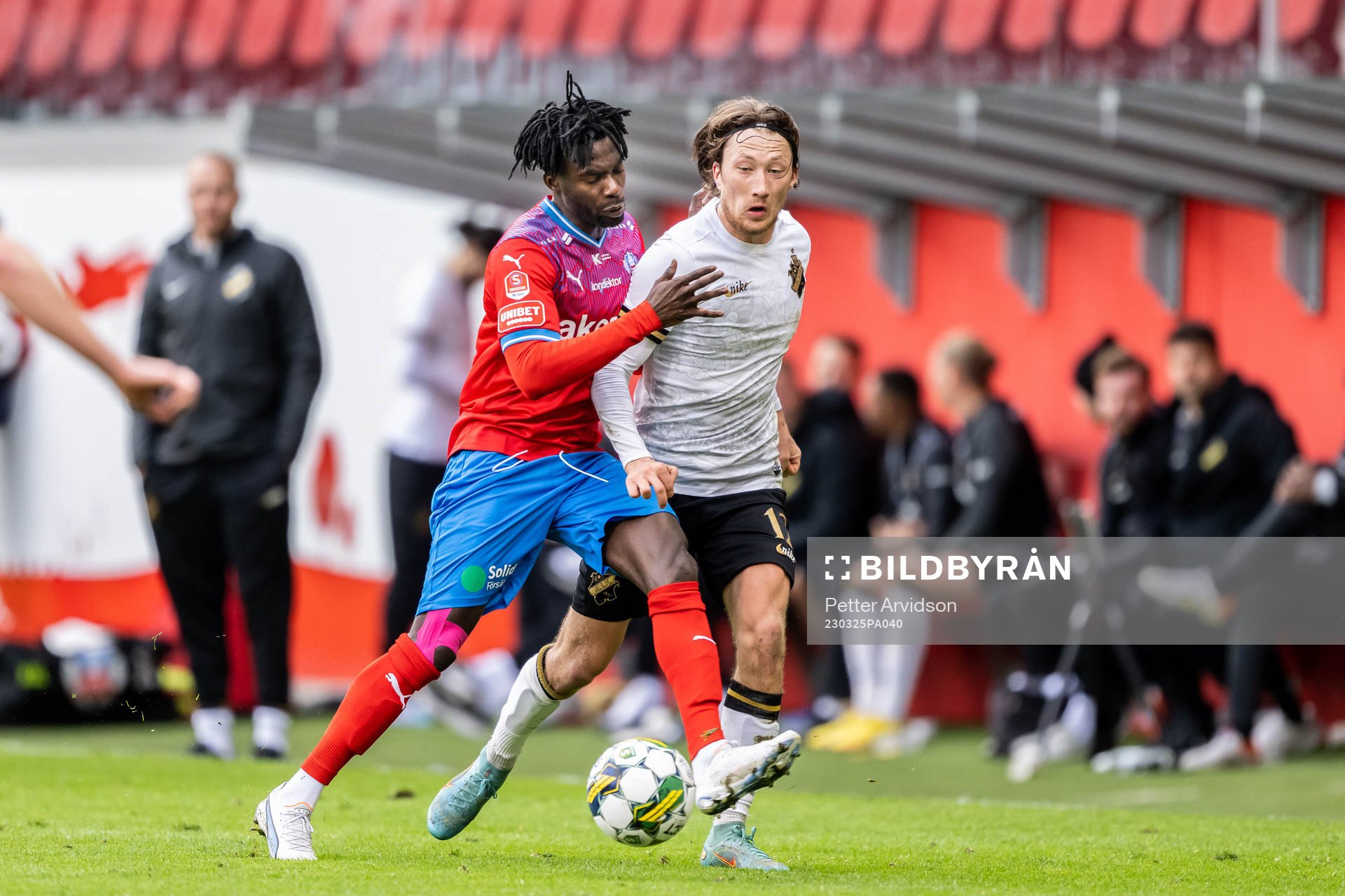 Helsingborgs Benjamin Acquah och AIKs Axel Björnström