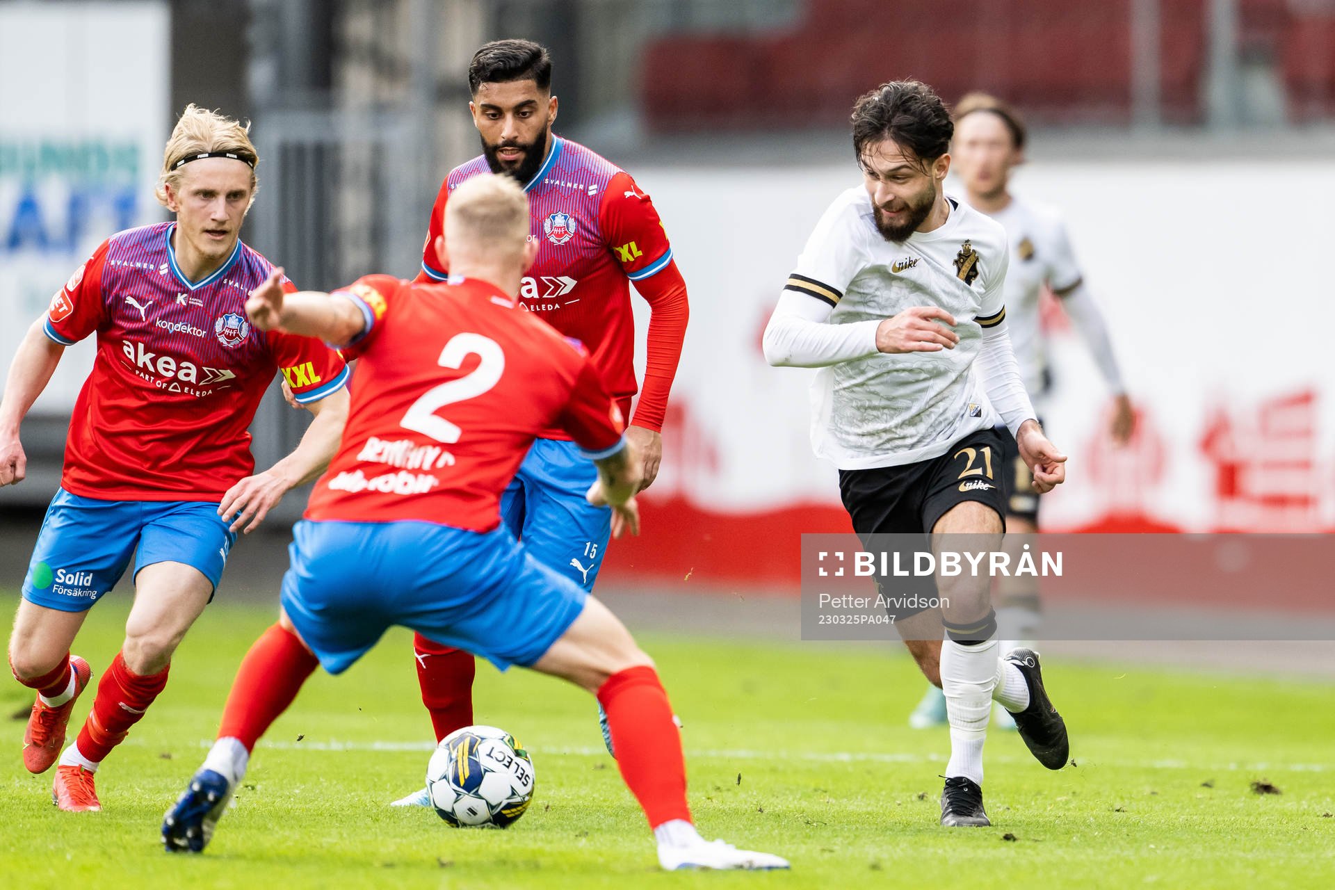 AIKs Elias Durmaz mot Helsingborgs Victor Blixt och Amin Al