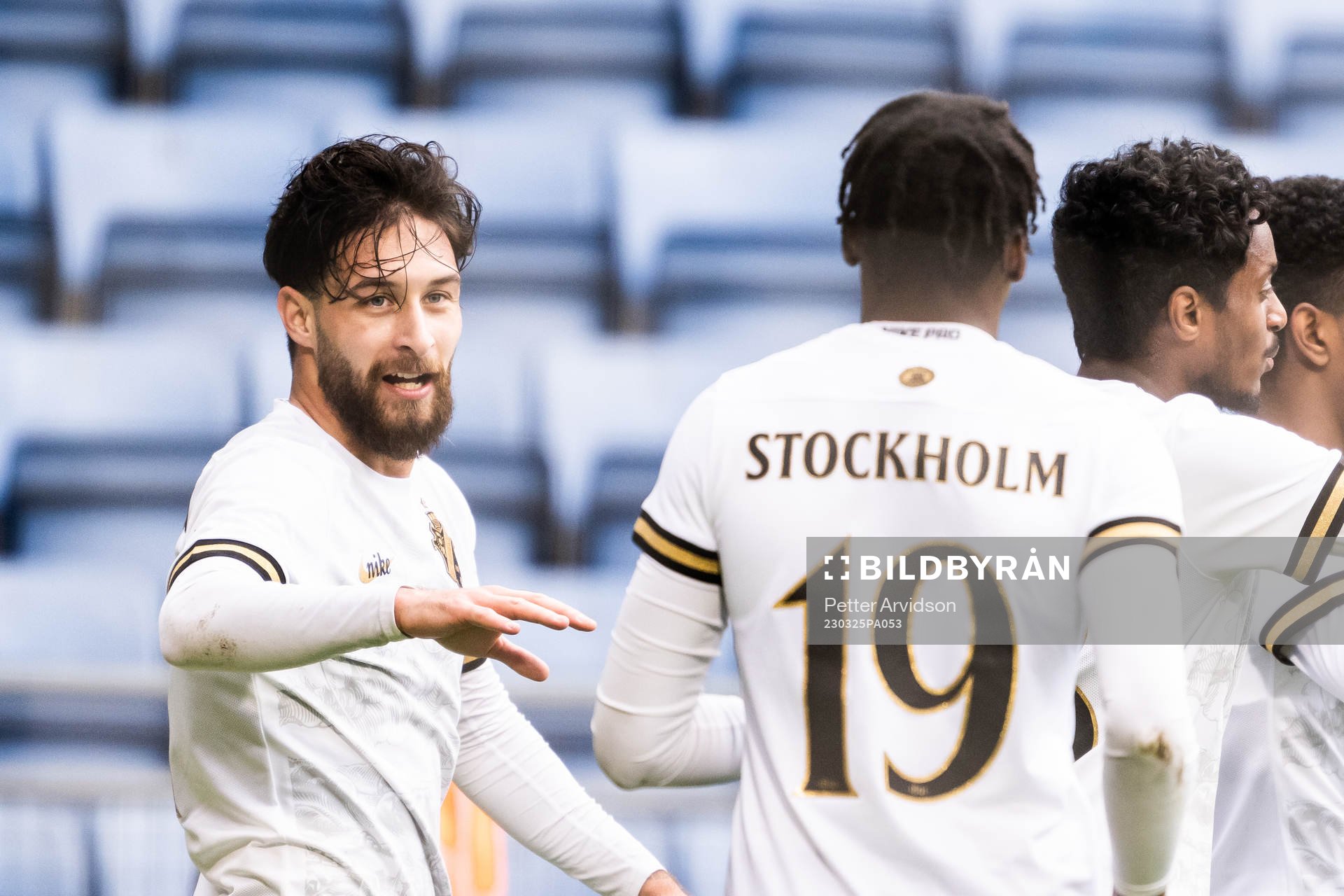 AIKs Elias Durmaz jublar vid 0-3 målet under träningsmatchen i fotboll mellan Helsingborg och AIK den 25 mars 2023 i Helsingborg. 