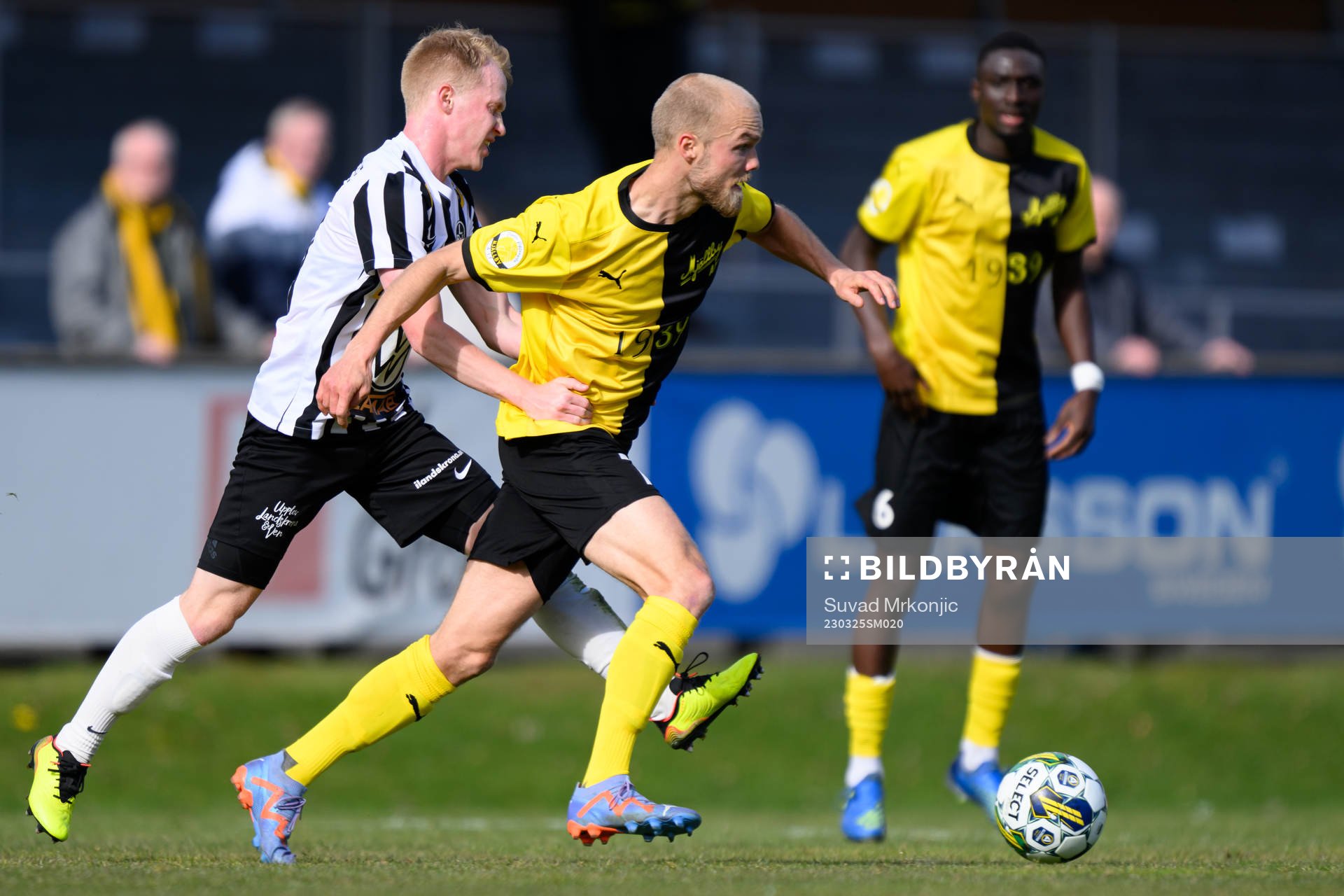 Landskronas David Edvardsson och Mjällbys Viktor Gustafson