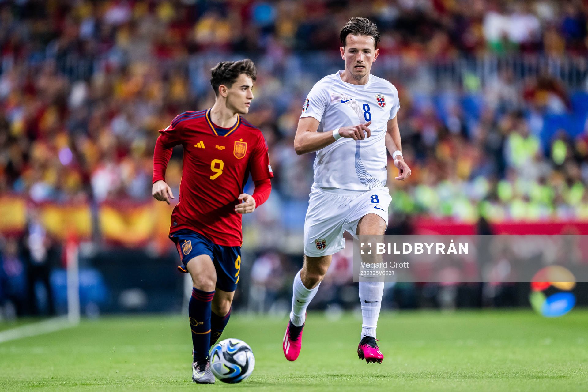Gavi of Spain and Sander Berge of Norway
