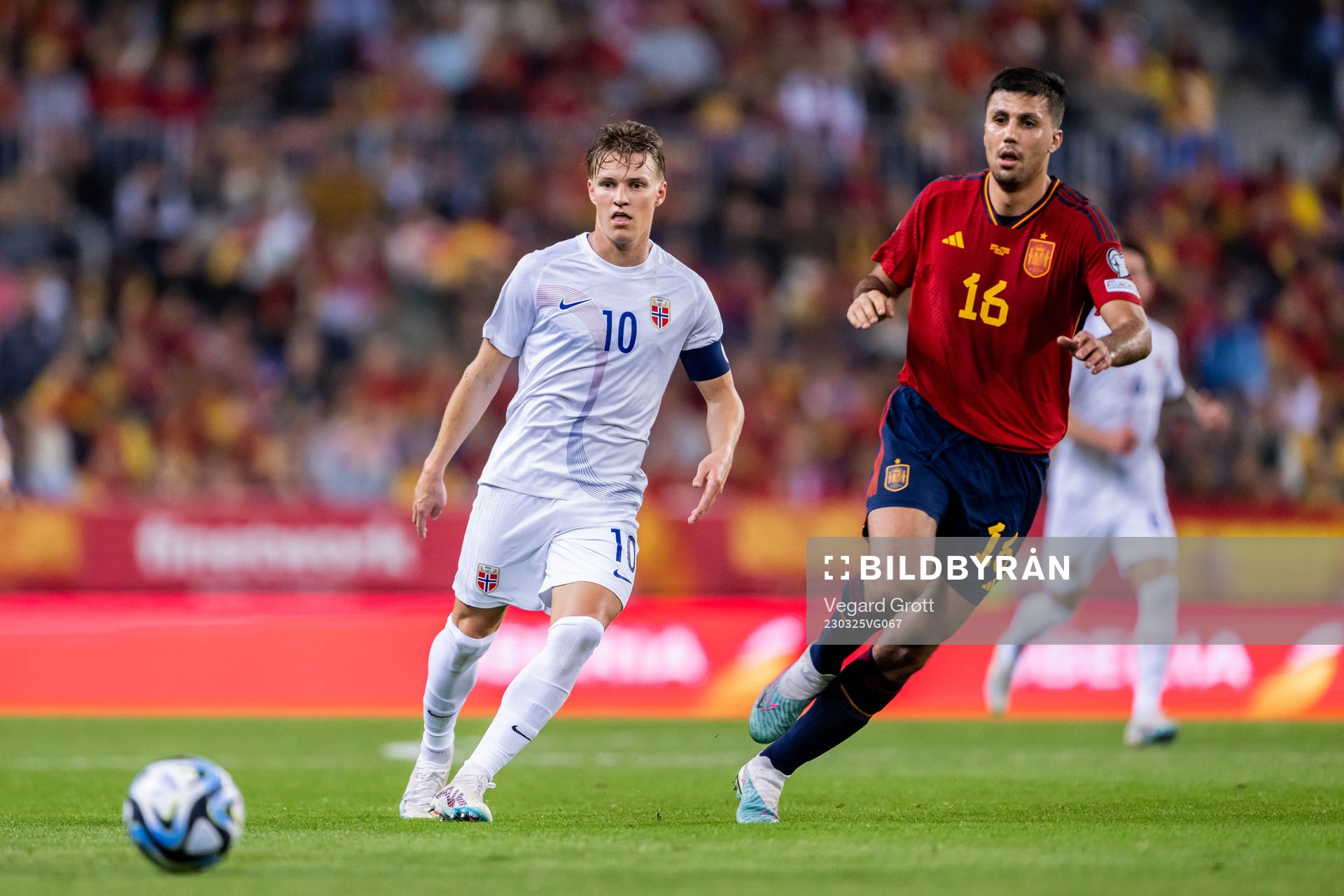 Martin Ødegaard of Norway and Rodri of Spain
