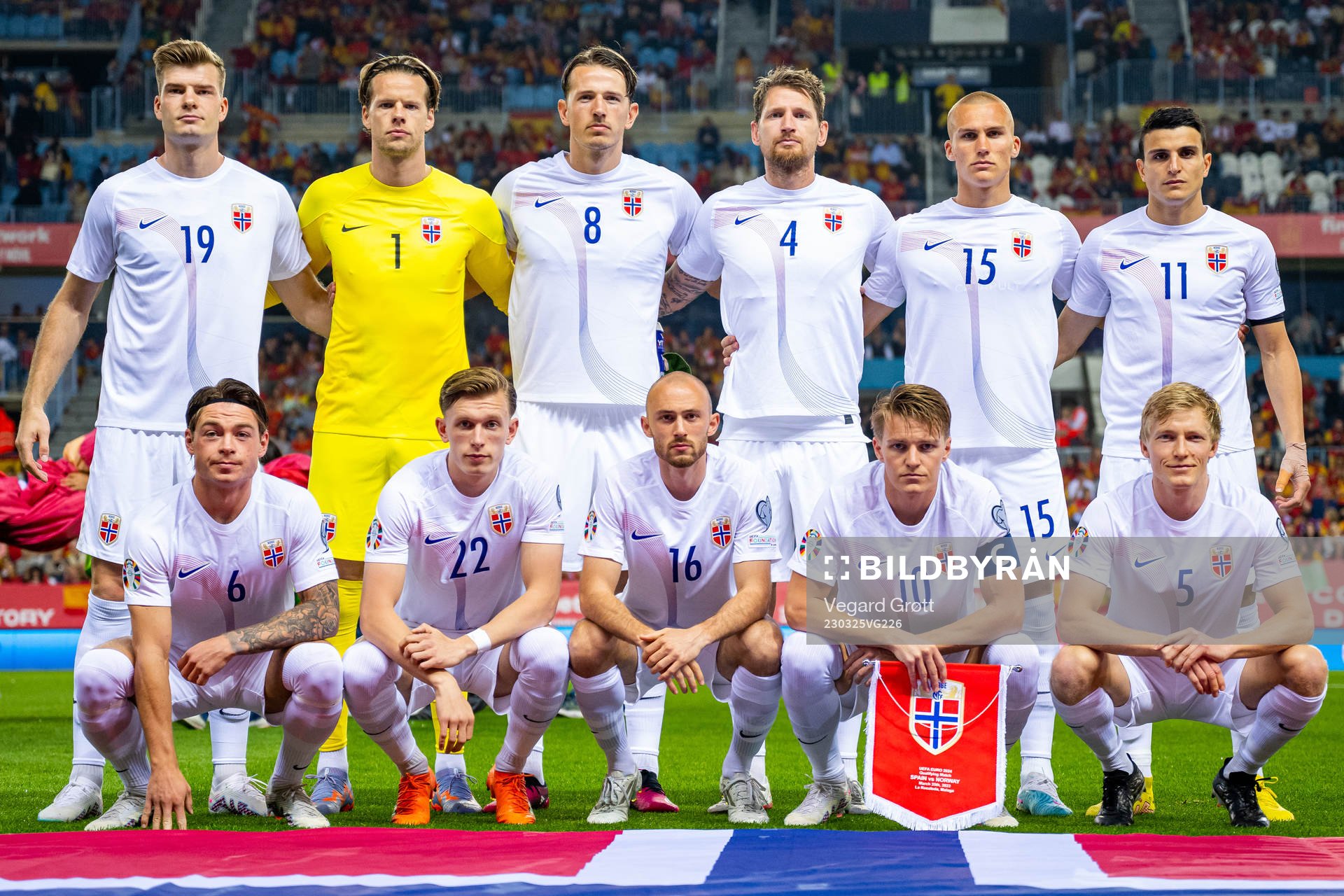 The starting eleven of Norway pose for a photo