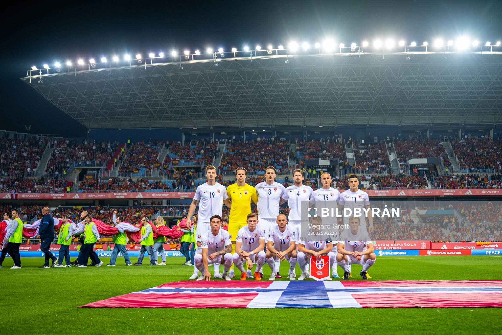 The starting eleven of Norway pose for a photo