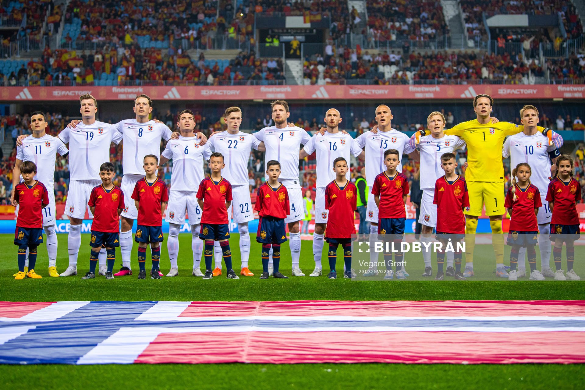 Players of Norway line up