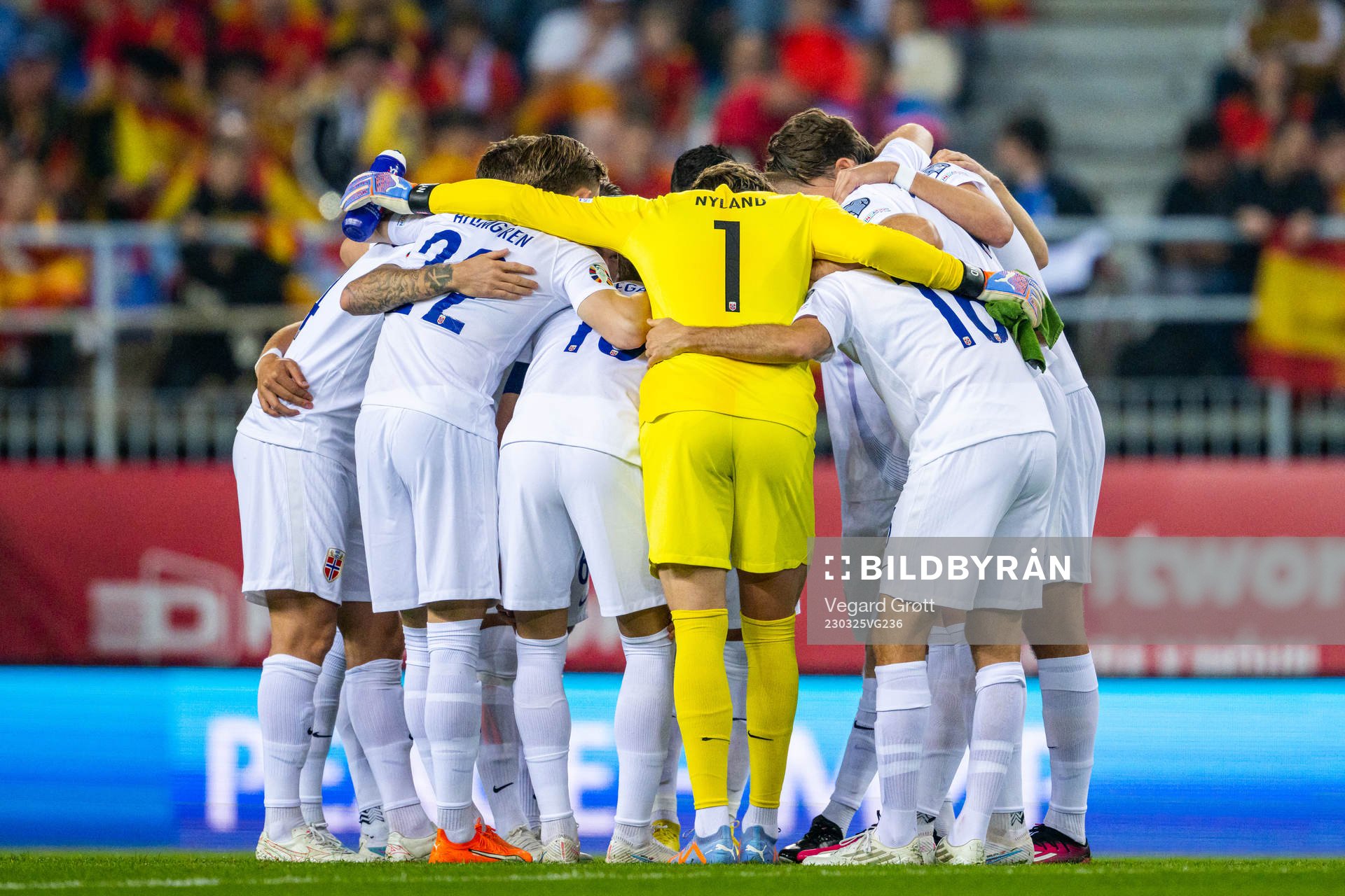 Goalkeeper Ørjan Håskjold Nyland and players of Norway