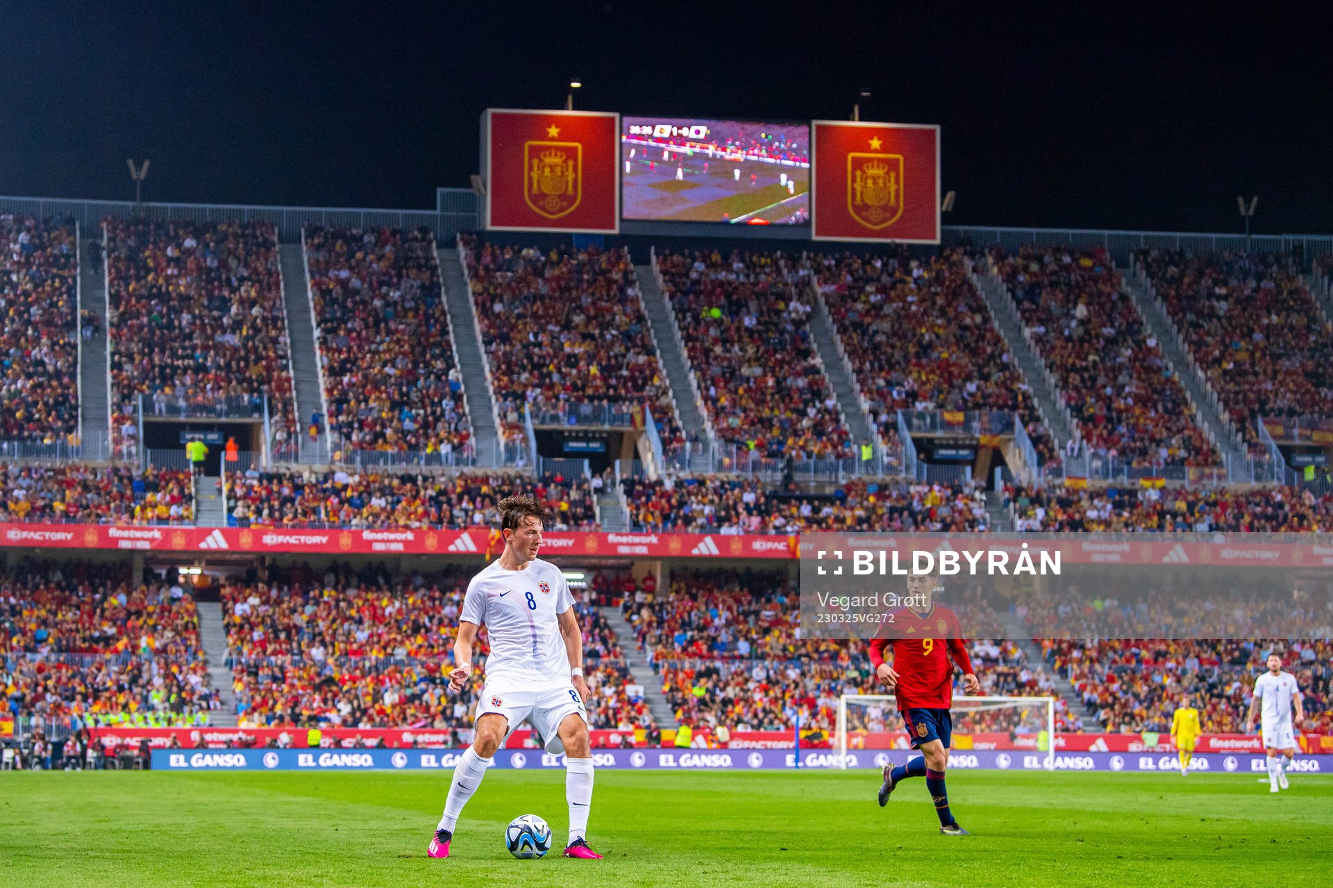 Sander Berge of Norway and Gavi of Spain