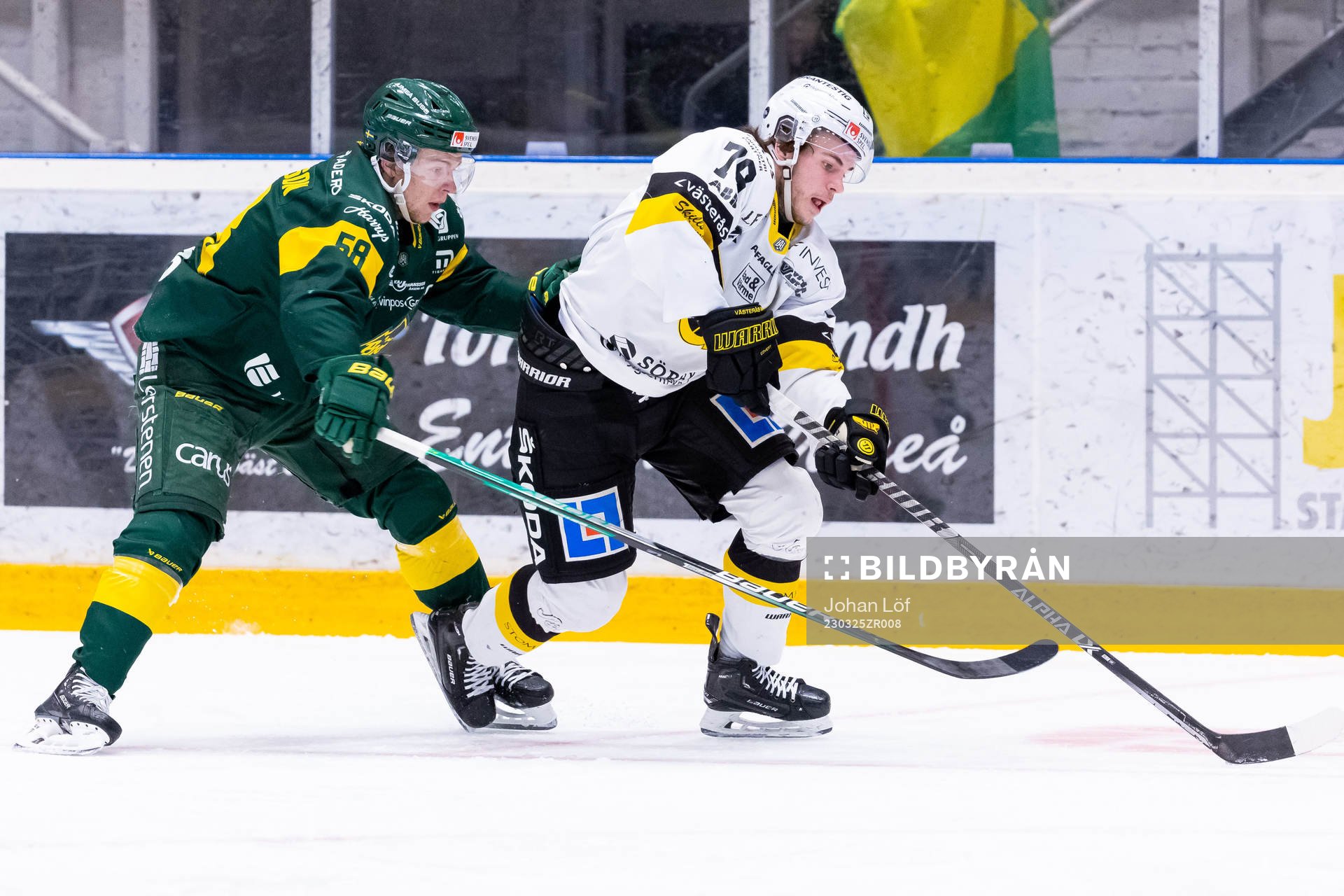 Björklövens Kim Johansson och Västerås Gabriel Kangas