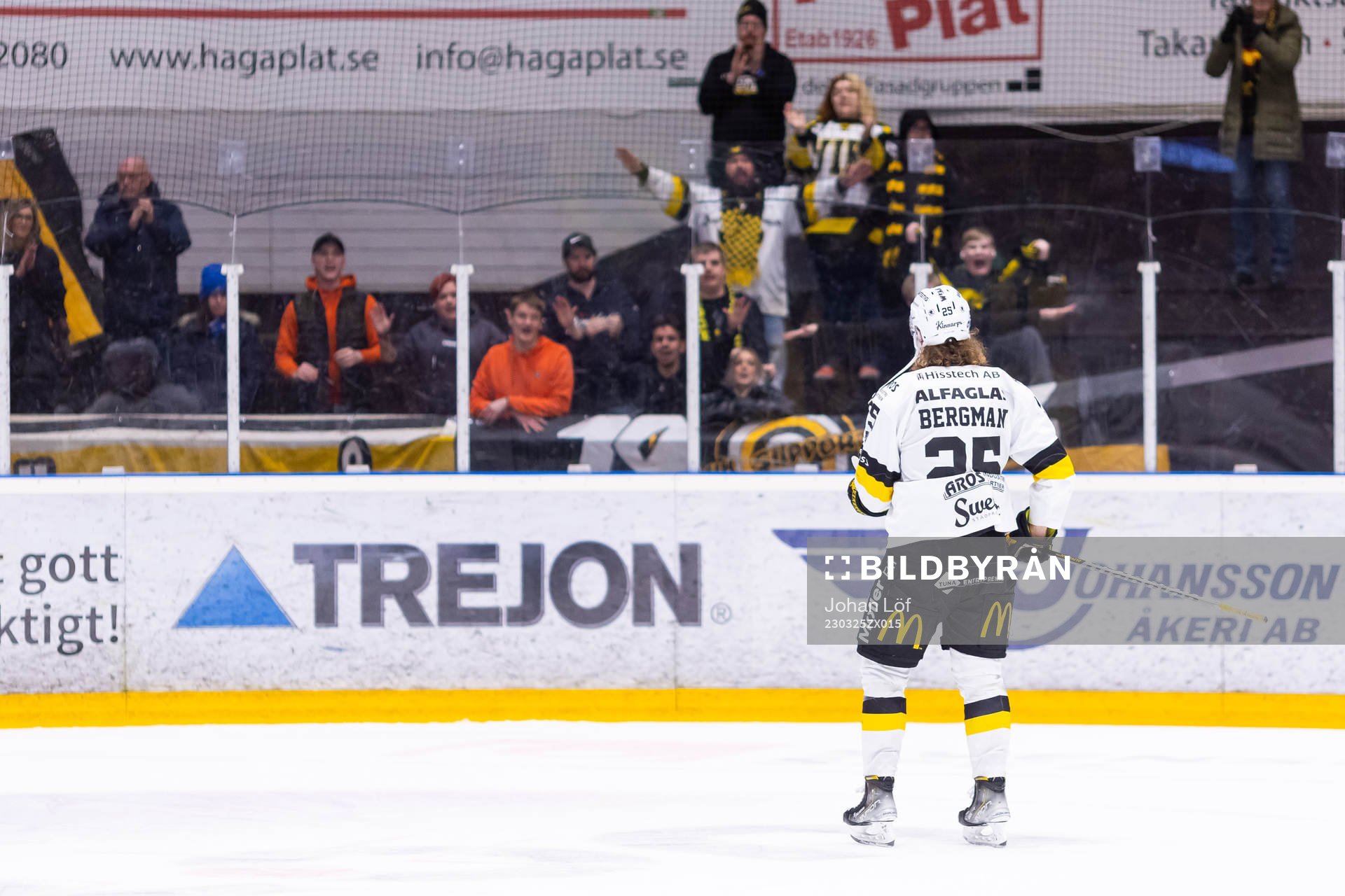 Västerås Marcus Bergman tackar klacken