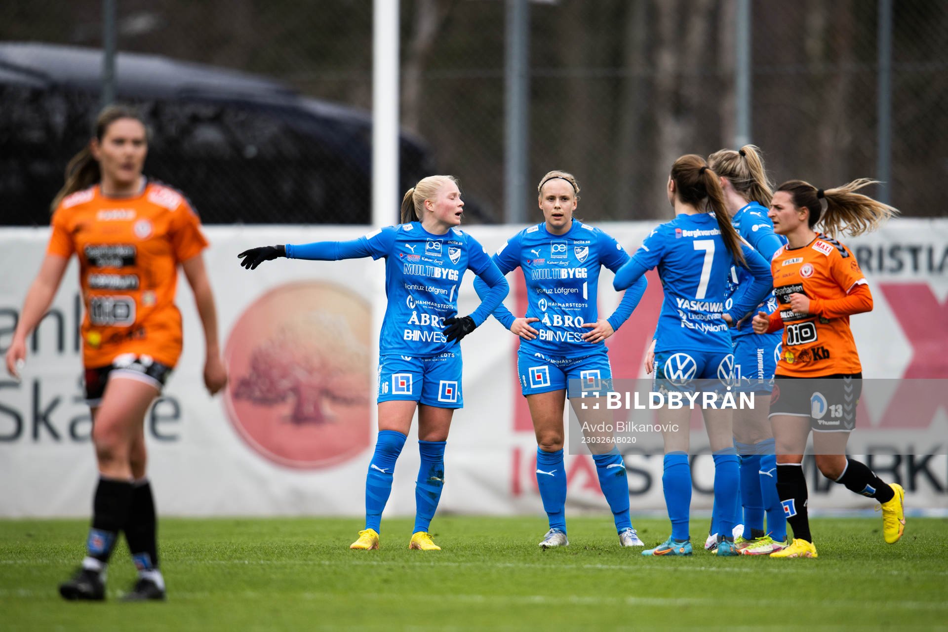 Kalmars Wilma Finnman och Kalmars Fanny Nilsson deppar