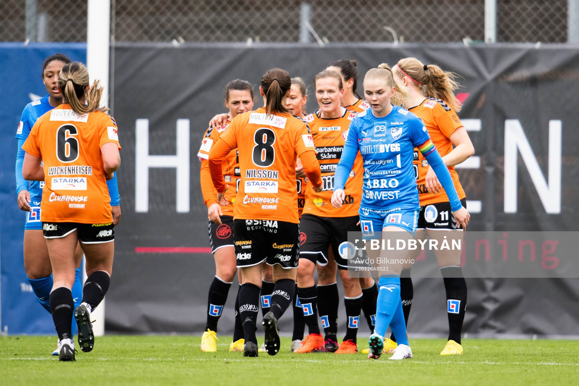 Kalmars Amanda Persson deppar medan Kristianstads spelare