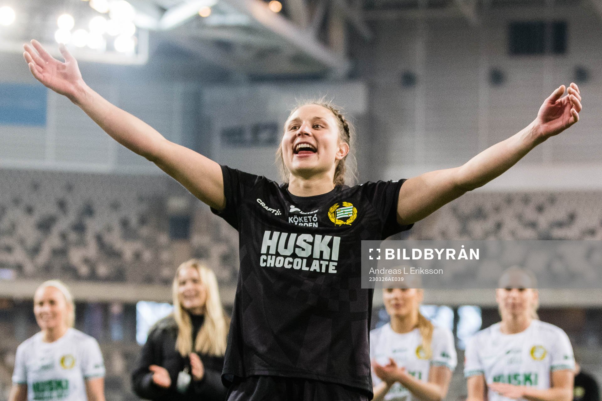 Hammarbys målvakt Anna Tamminen jublar