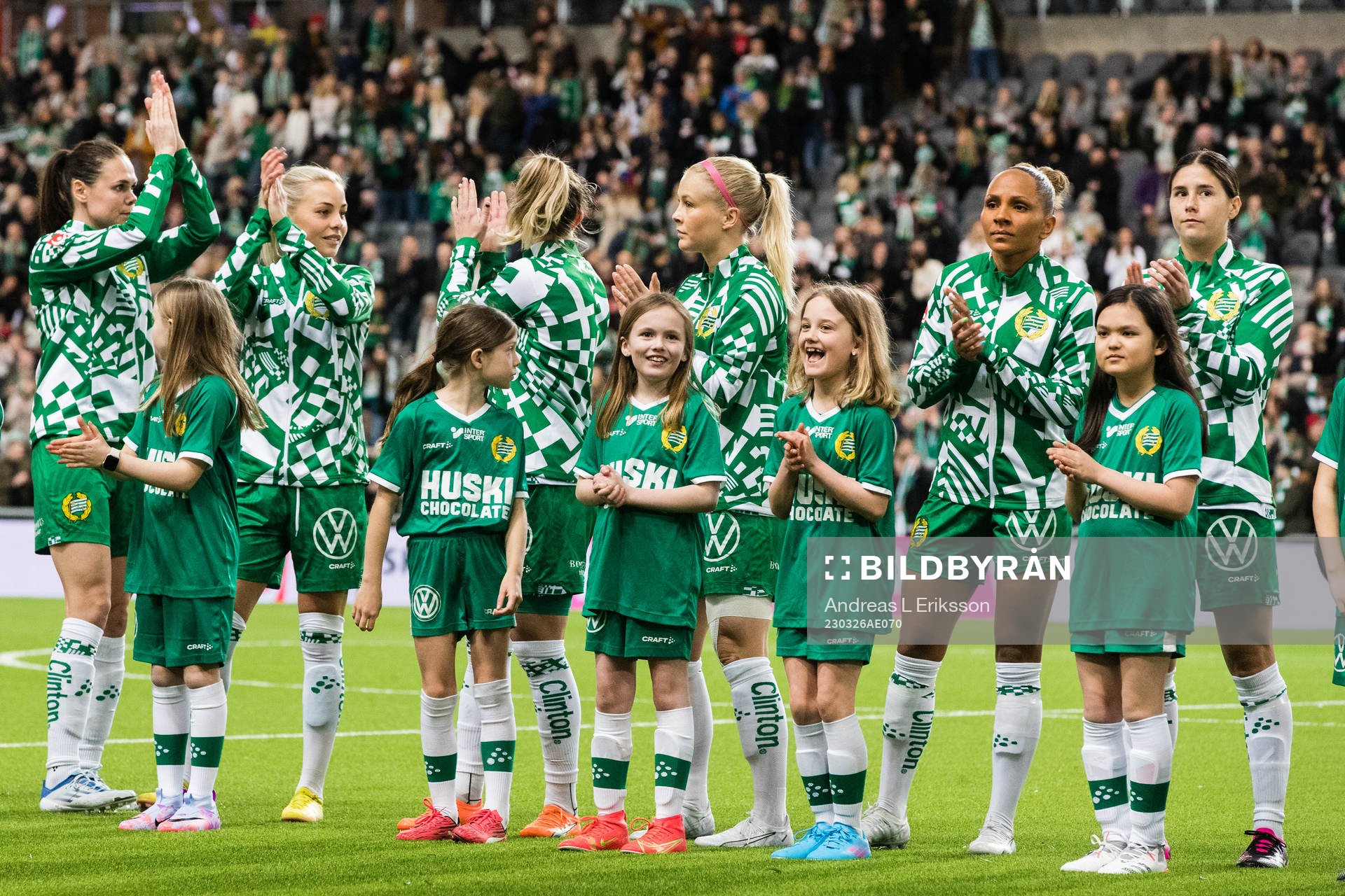Hammarbys spelare knattar ställer upp innan