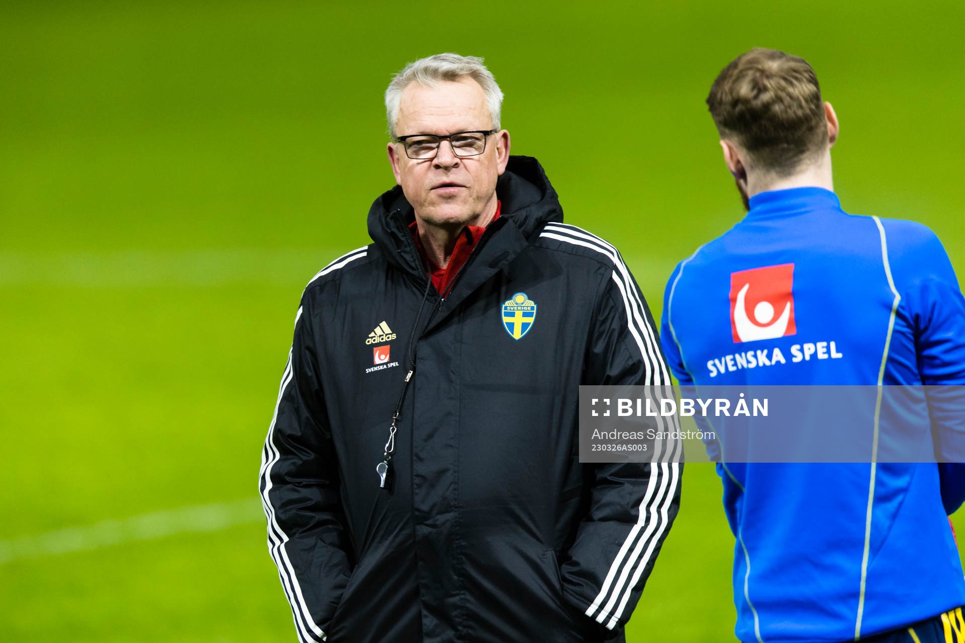 Head Coach Janne Andersson of Sweden talkes to goalkeeper