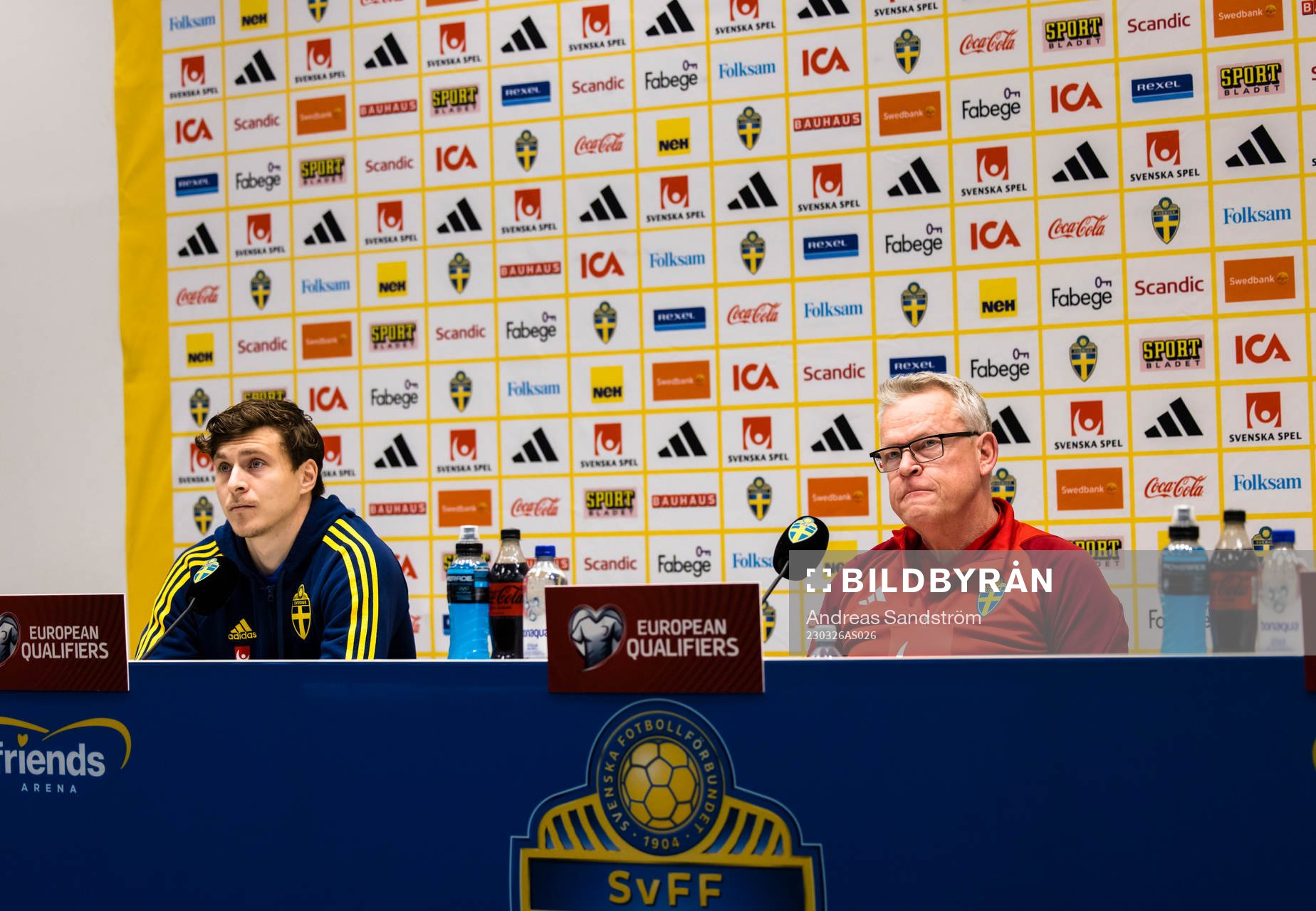 Head Coach Janne Andersson of Sweden and Victor Nilsson