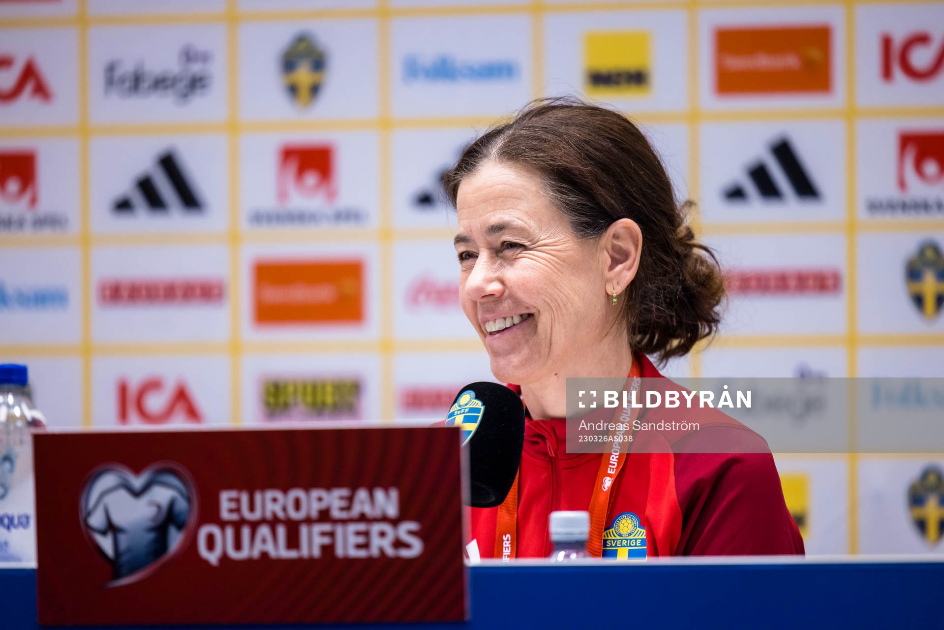Media Officer Petra Thorén at a press conference