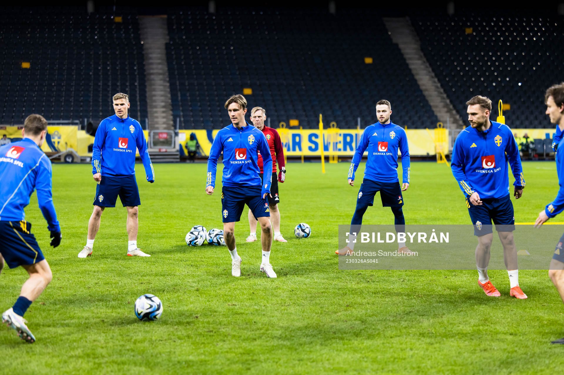 Swedish National team in football practice with ball