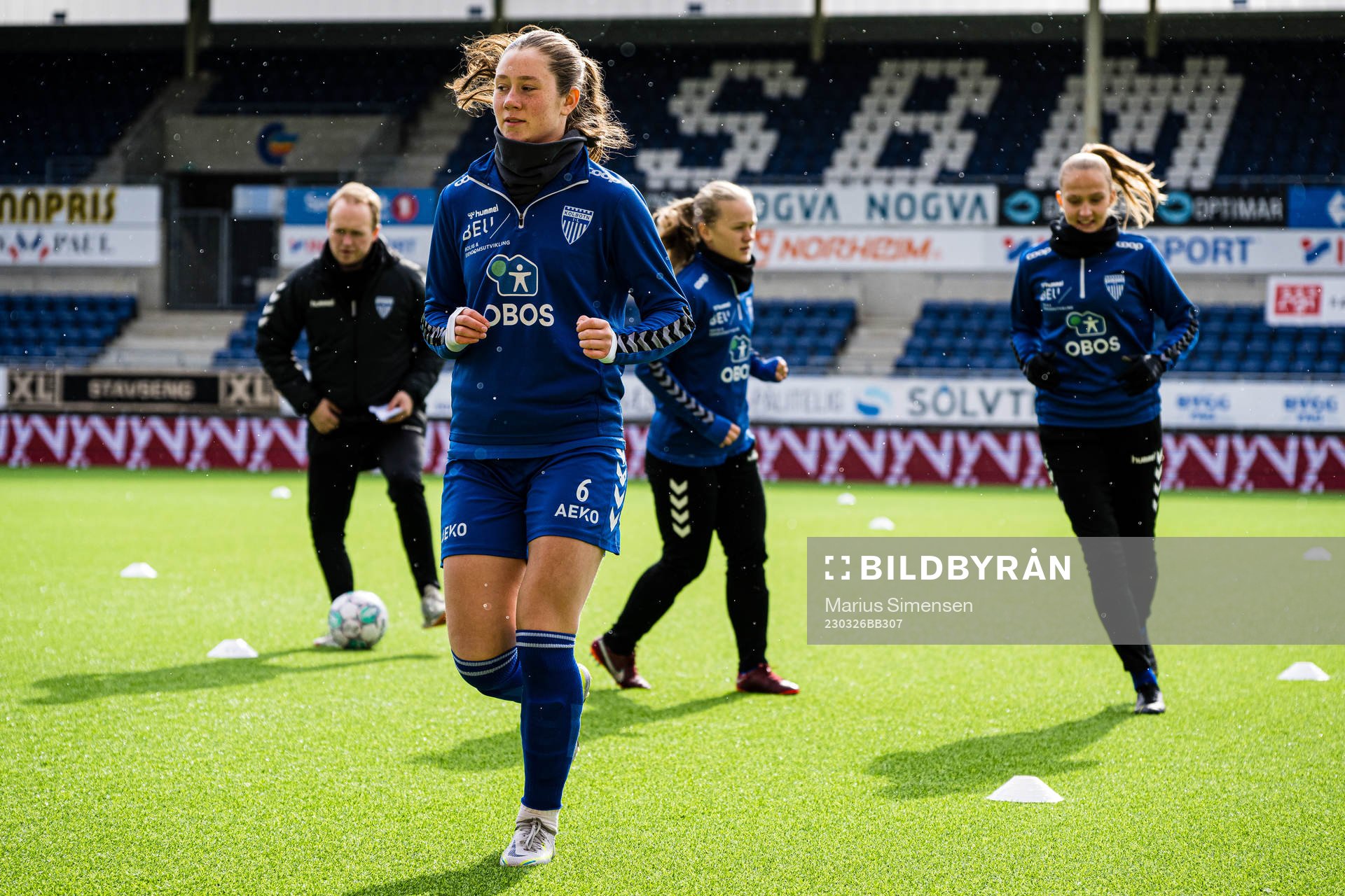 Carina Wik Alfredsen of Kolbotn warms up