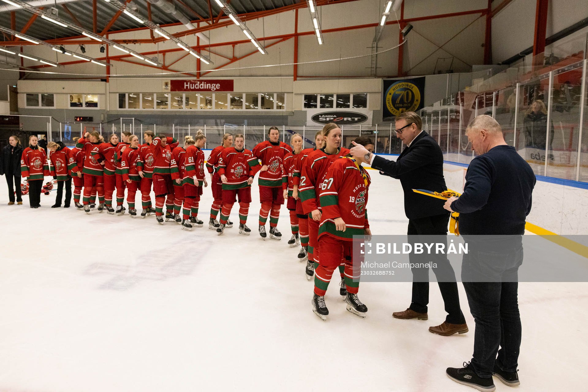 Modo spelare få första plats medaljer av