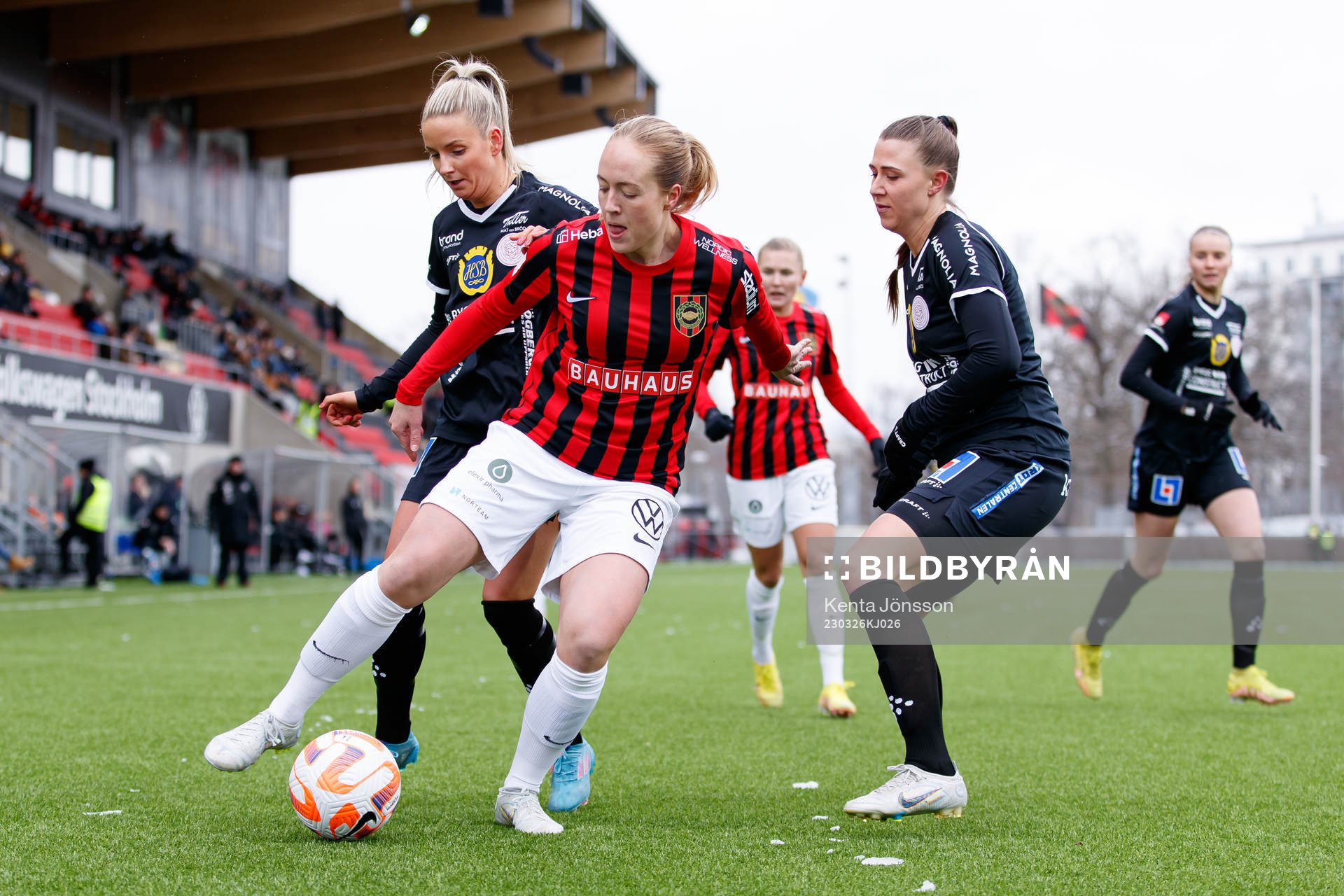 IK Uppsalas Emilia Hjertberg och Ellinor Johansson   mot