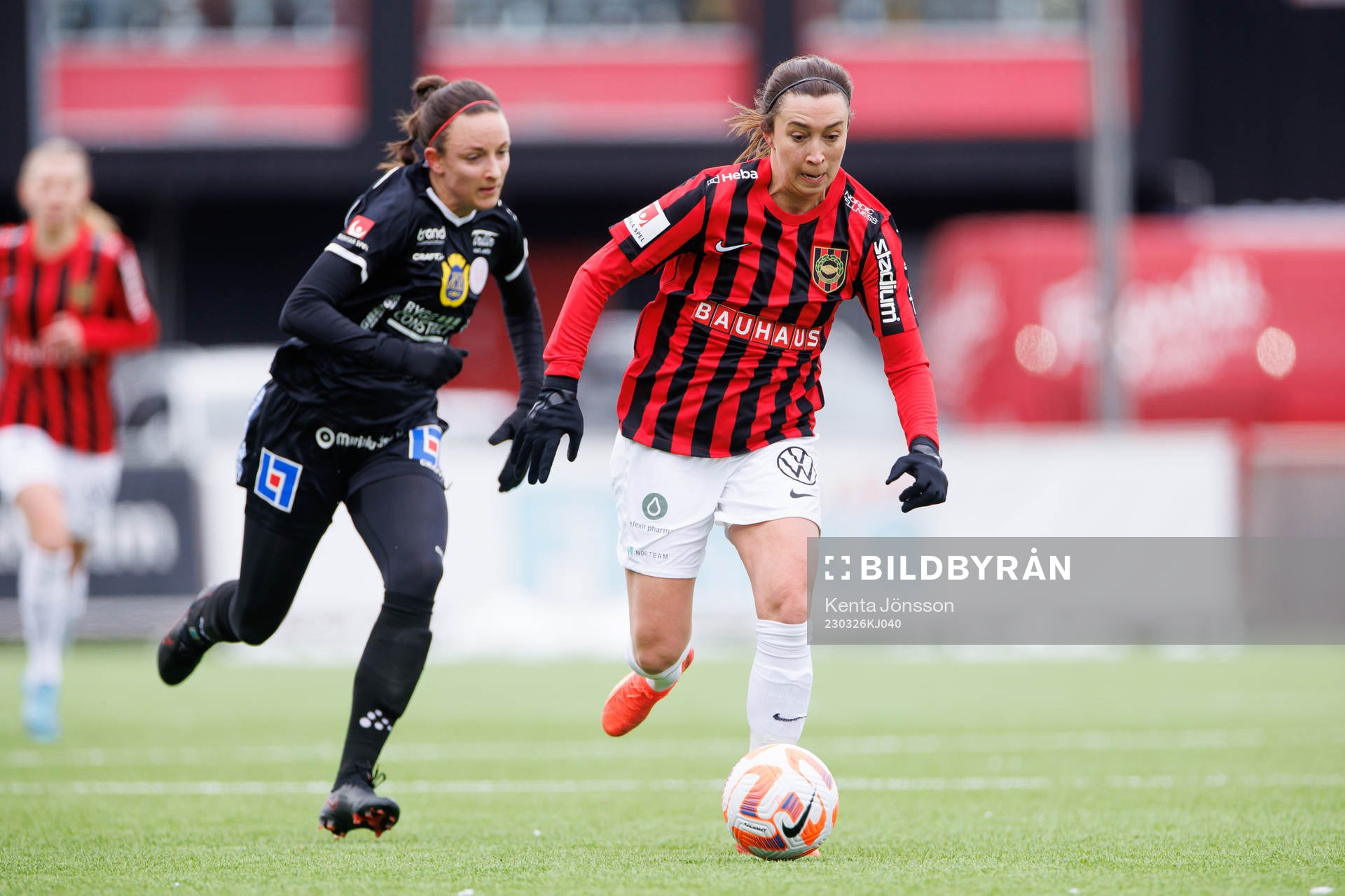 IK Uppsalas Taryn Ries och Brommapojkarnas Fanny Hjelm