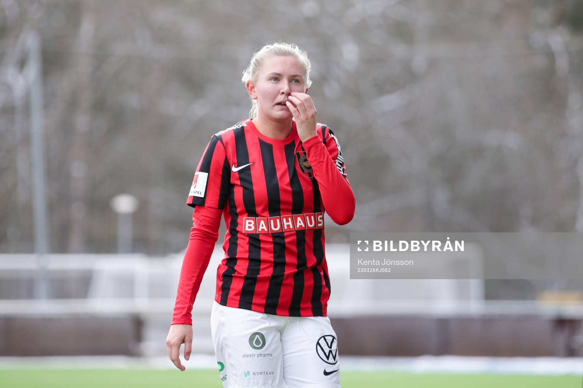 Brommapojkarnas Ellen Toivio deppar fotbollsmatchen i