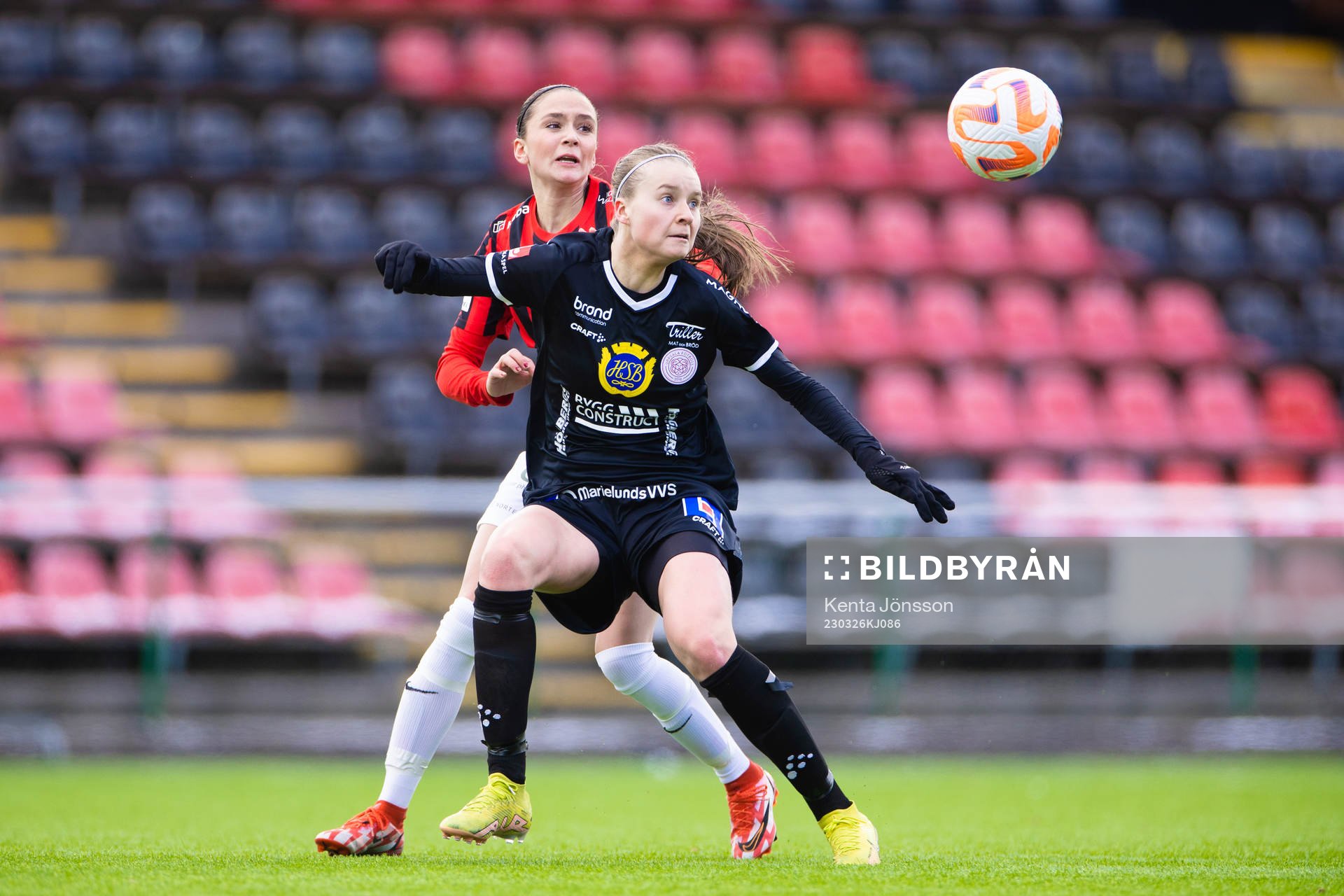 Brommapojkarnas Vera Blom och IK Uppsalas Emilia Hjertberg