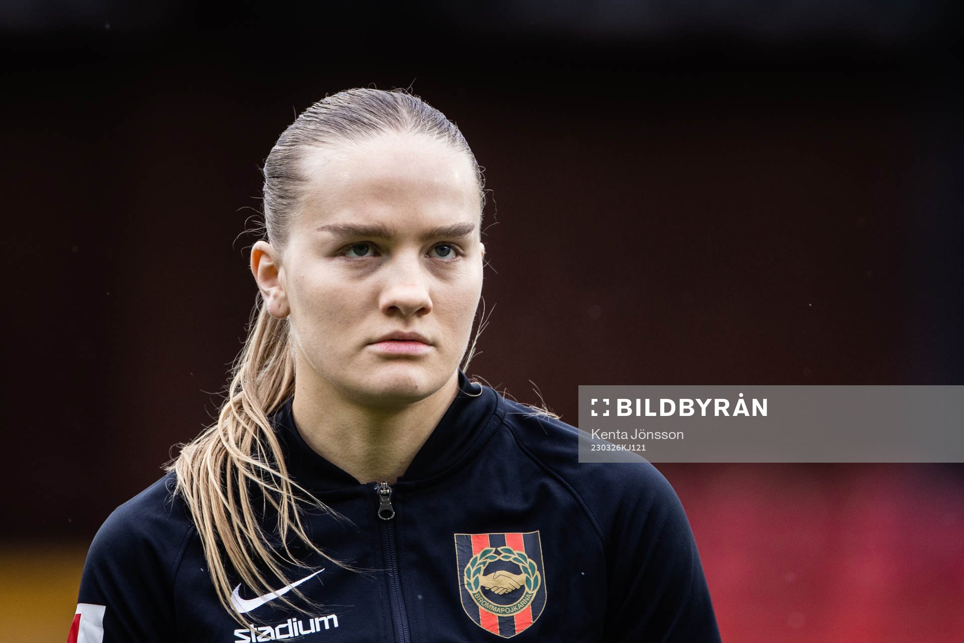 Brommapojkarnas Klara Andrup under lineup inför fotbollsmatchen i Damallsvenskan mellan Brommapojkarna och IK Uppsala den 26 mars 2023 i Stockholm.