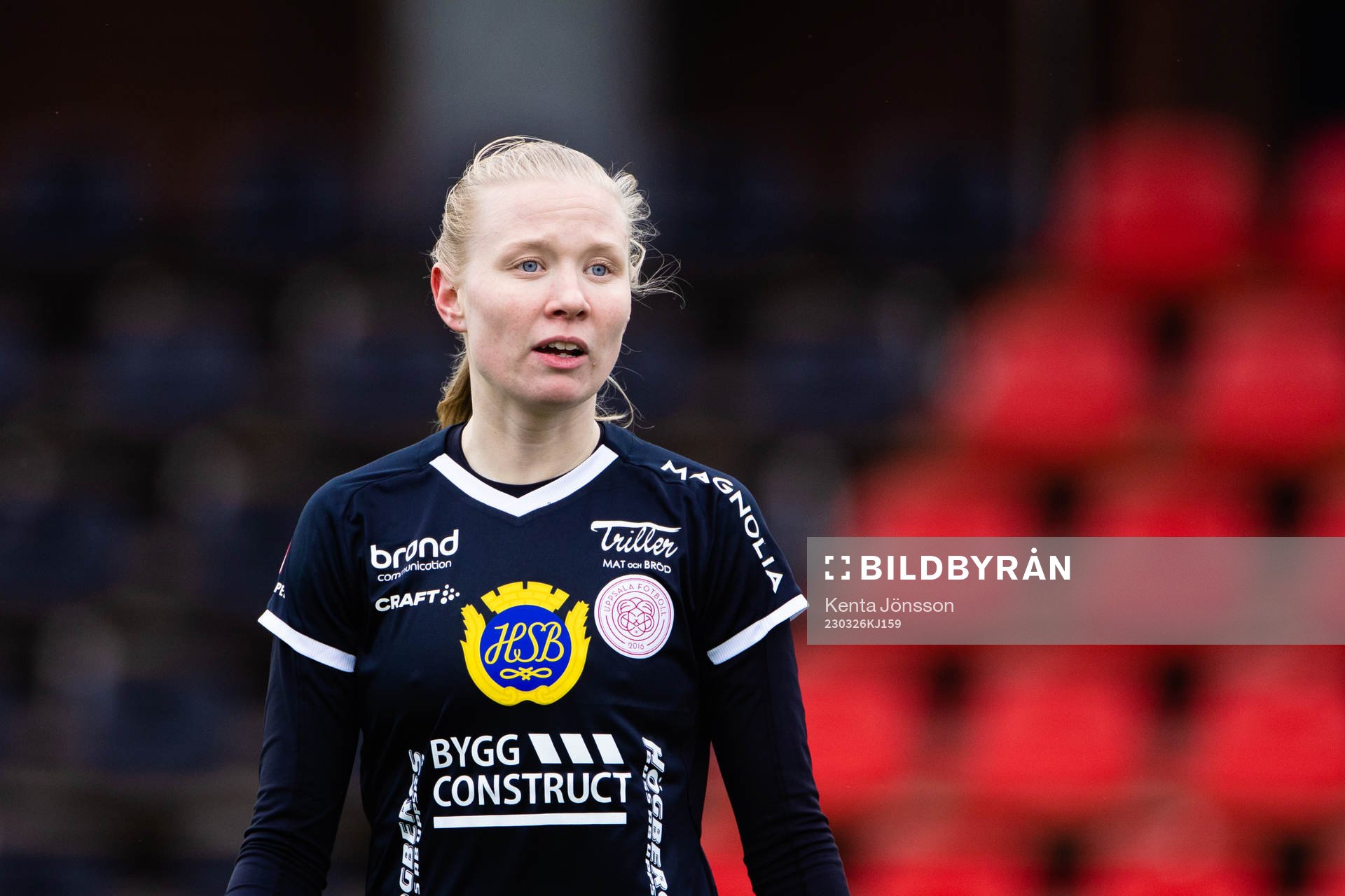 IK Uppsalas Elin Rombing under fotbollsmatchen i Damallsvenskan mellan Brommapojkarna och IK Uppsala den 26 mars 2023 i Stockholm.