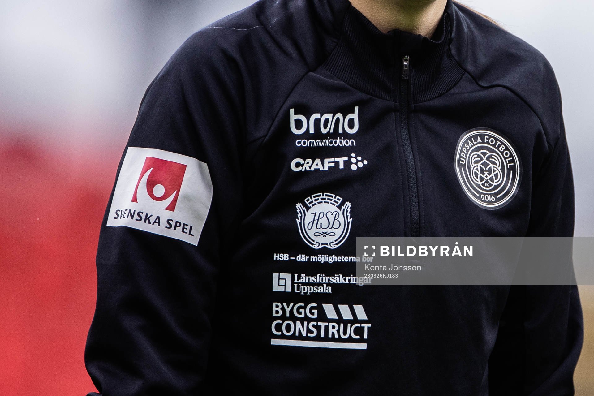 Svenska Spels logotyp på IK Uppsalas Taryn Ries jacka