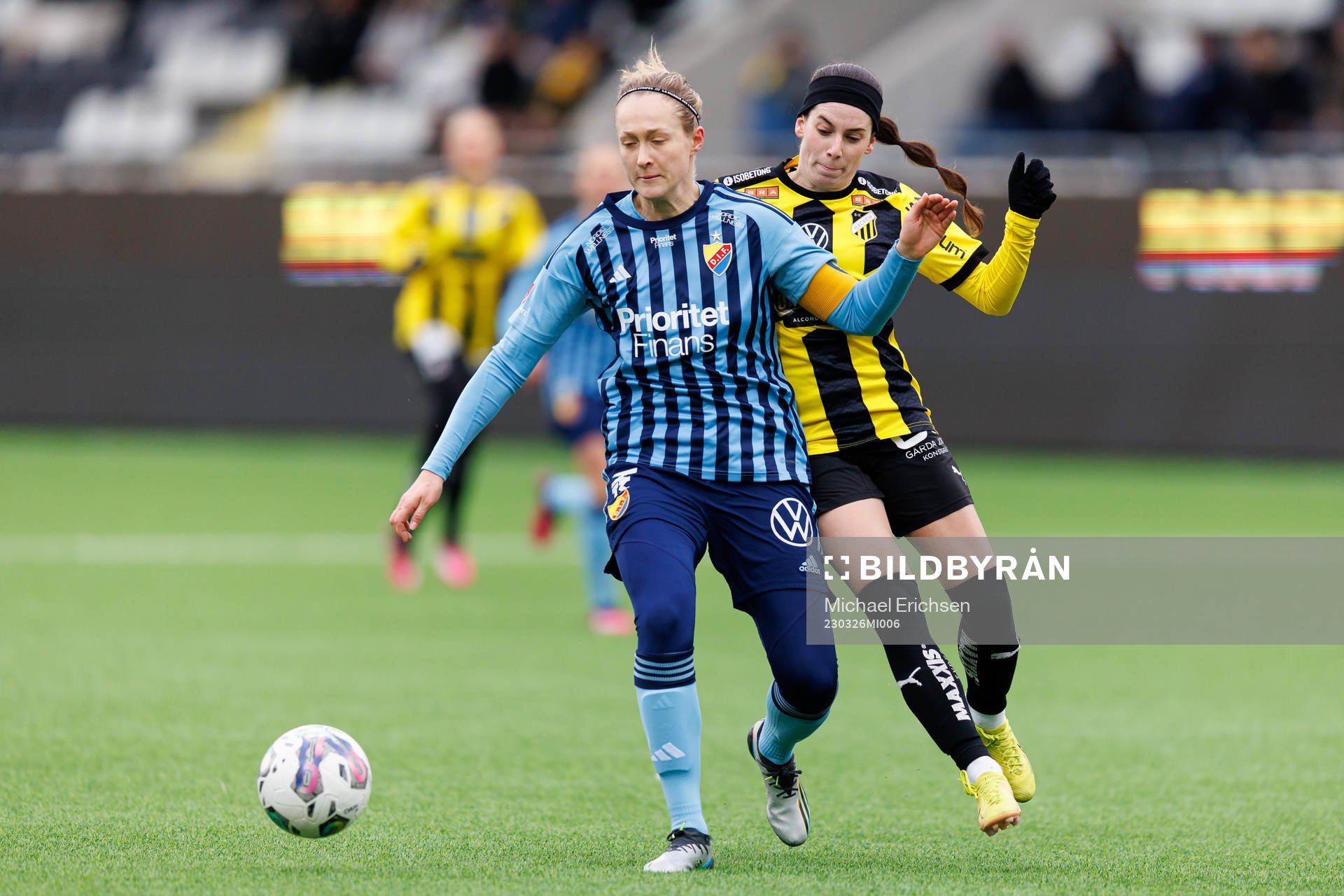 Djurgårdens Sanna Kullberg och Häckens Clarissa Larisey