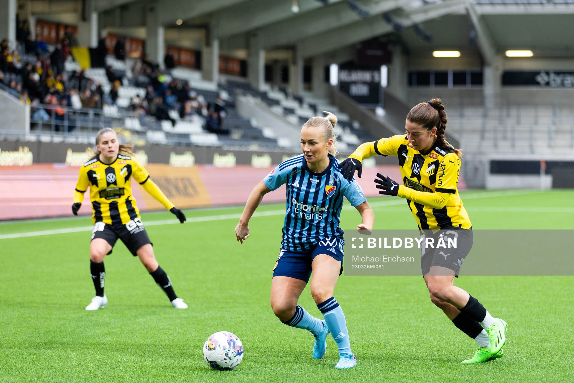 Djurgårdens Tove Almqvist och Häckens Ruby Grant