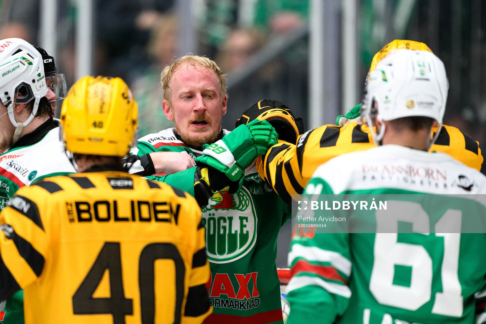 Bråk mellan Rögles Simon Hjalmarsson och Skellefteås