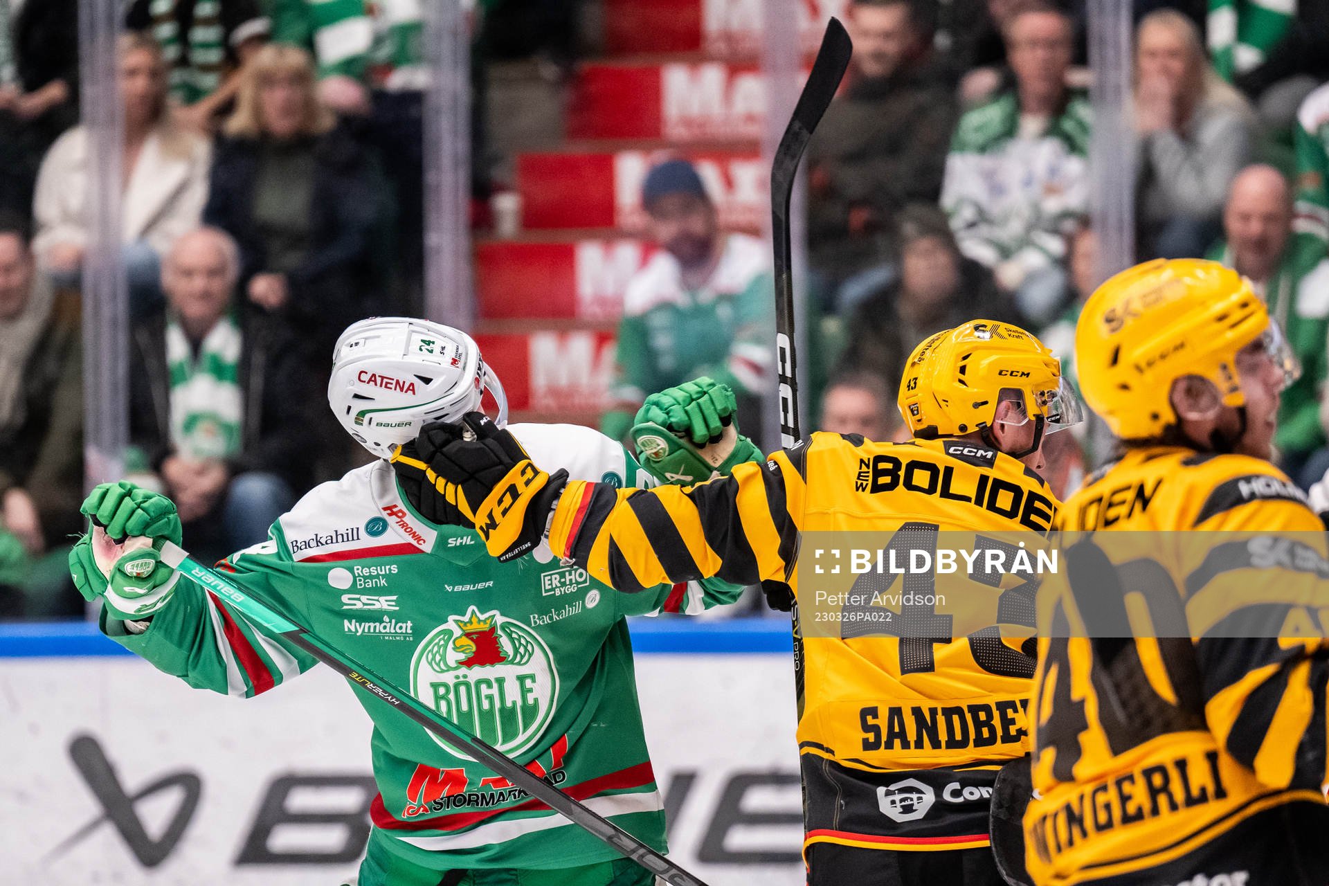 Rögles Marco Kasper i bråk med Skellefteås Filip Sandberg