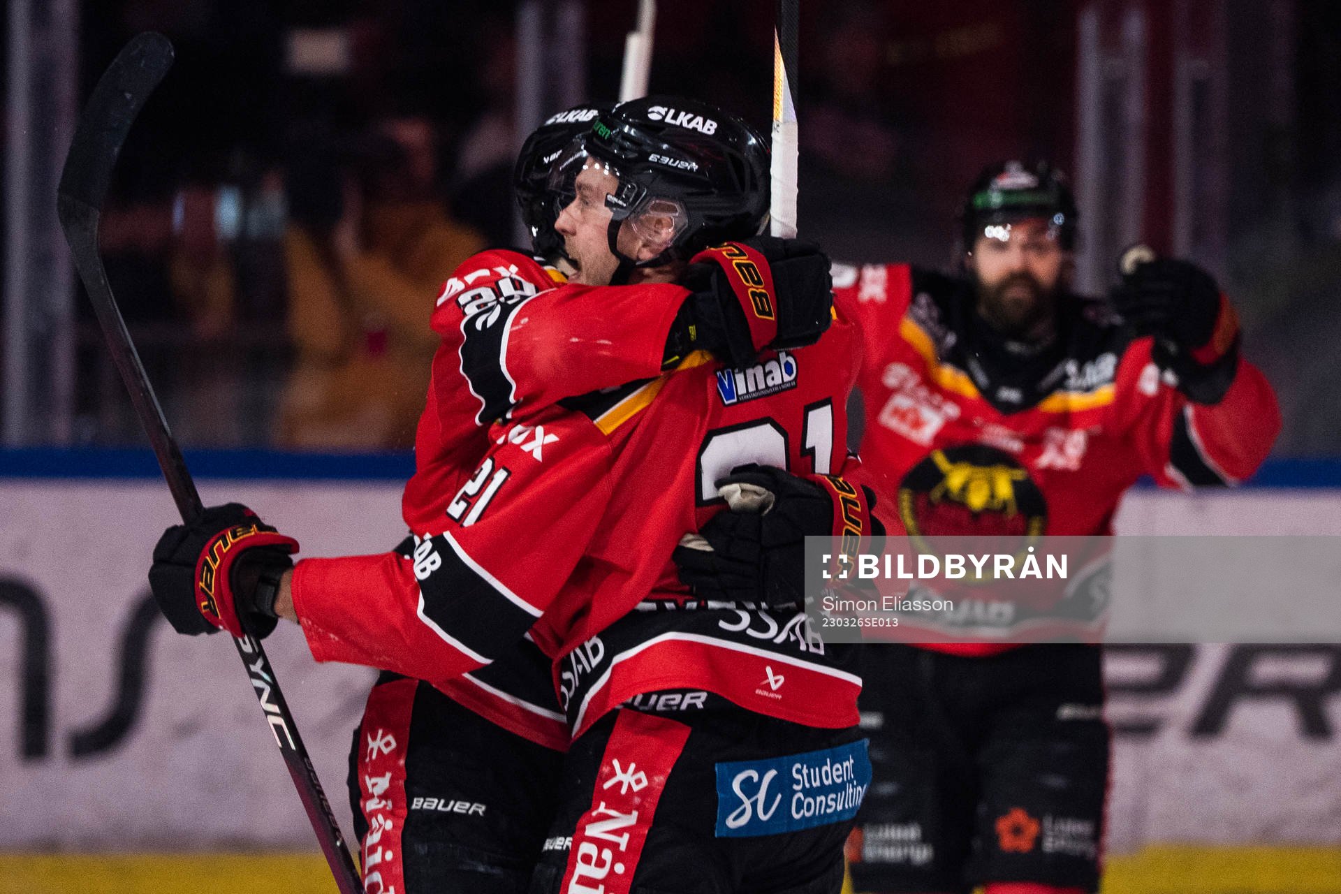 Luleås Juhani Tyrväinen jublar