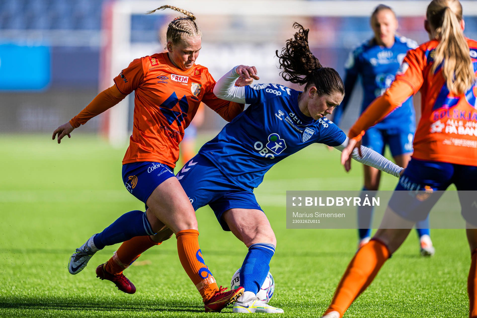 Ingeborg Lye Skretting of AaFK Fortuna and Carina Wik Alfredsen of Kolbotn during the 1. division football match between AaFK Fortuna and Kolbotn on March 26, 2023 in Ålesund.