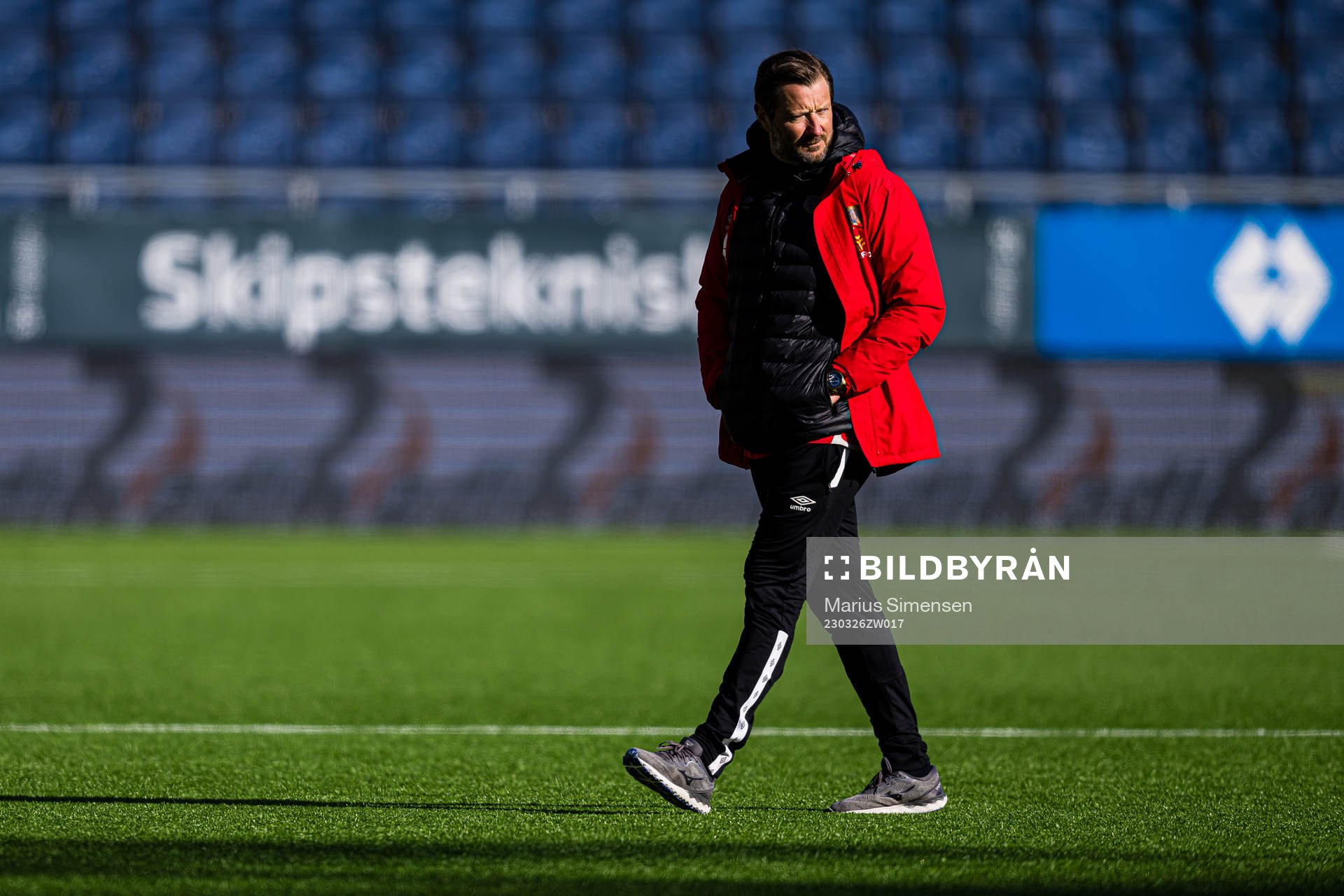 Frode Fagermo, head coach of AaFK Fortuna, looks dejected