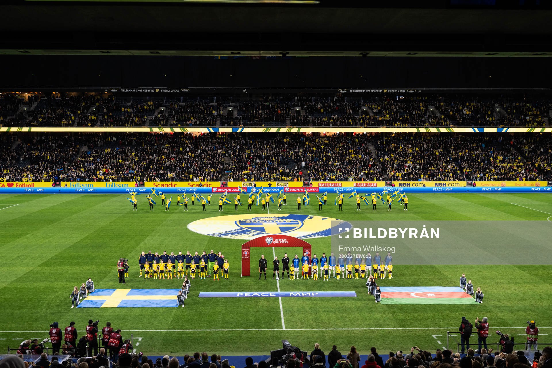 Players of Sweden and Azerbaijan