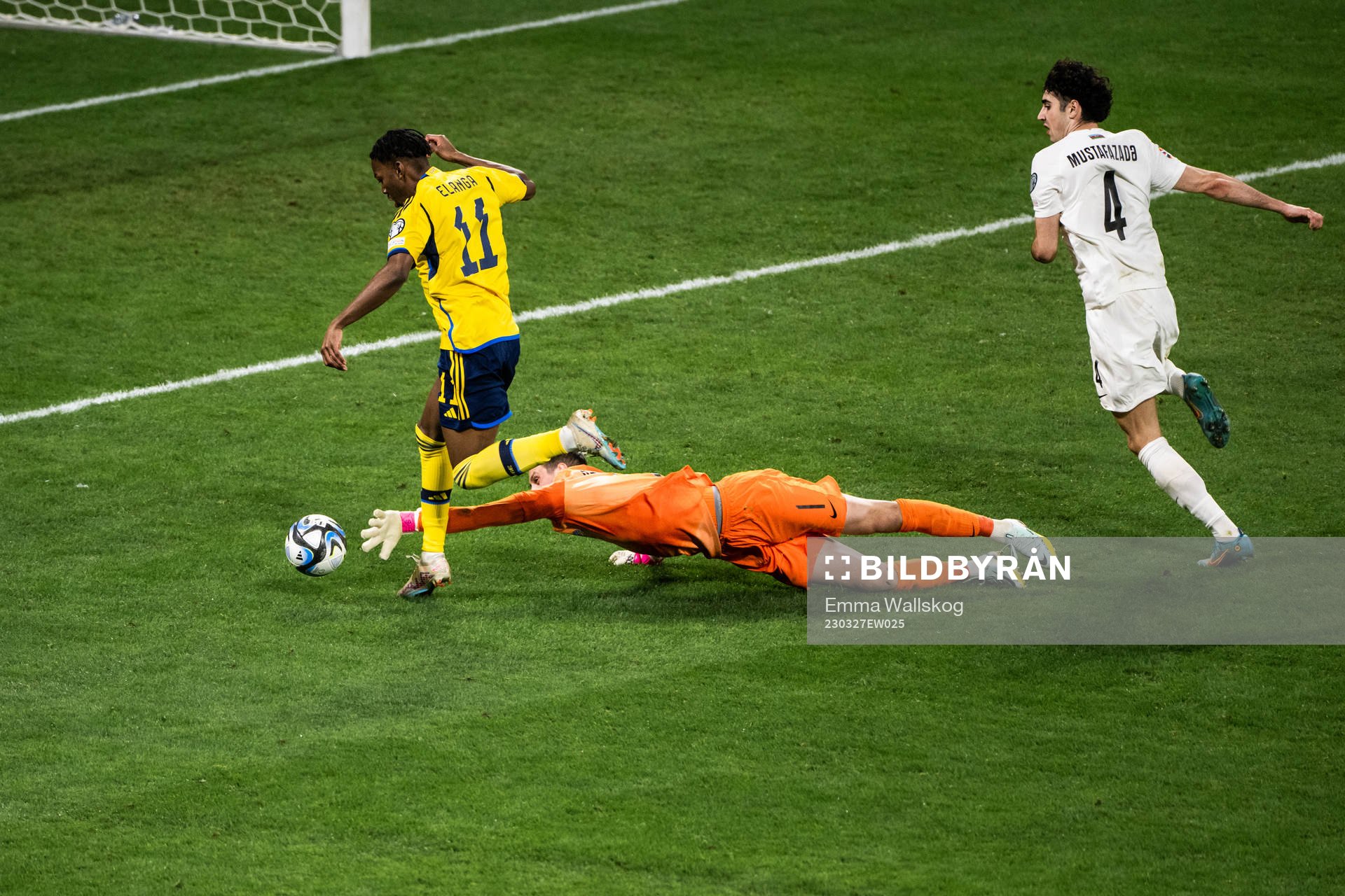 Anthony Elanga of Sweden scores 5-0