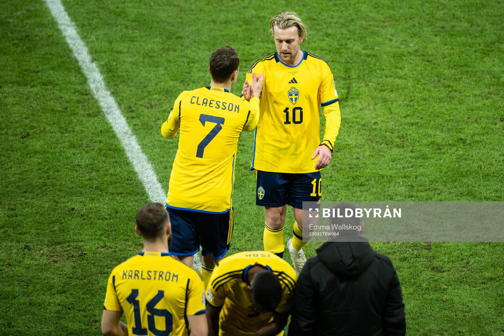 Emil Forsberg of Sweden is substituted off by Viktor