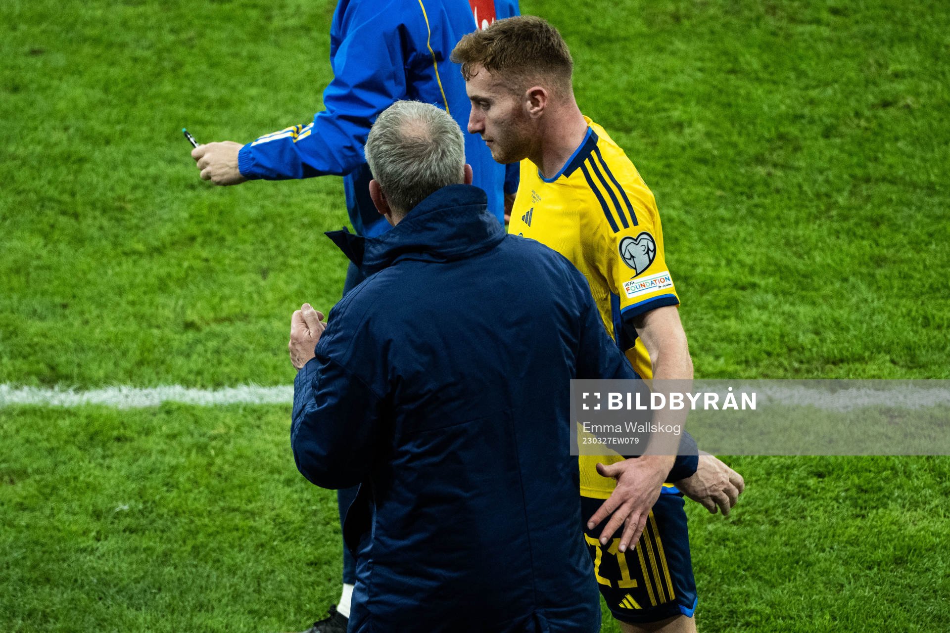 Head coach Janne Andersson and Dejan Kulusevski of Sweden