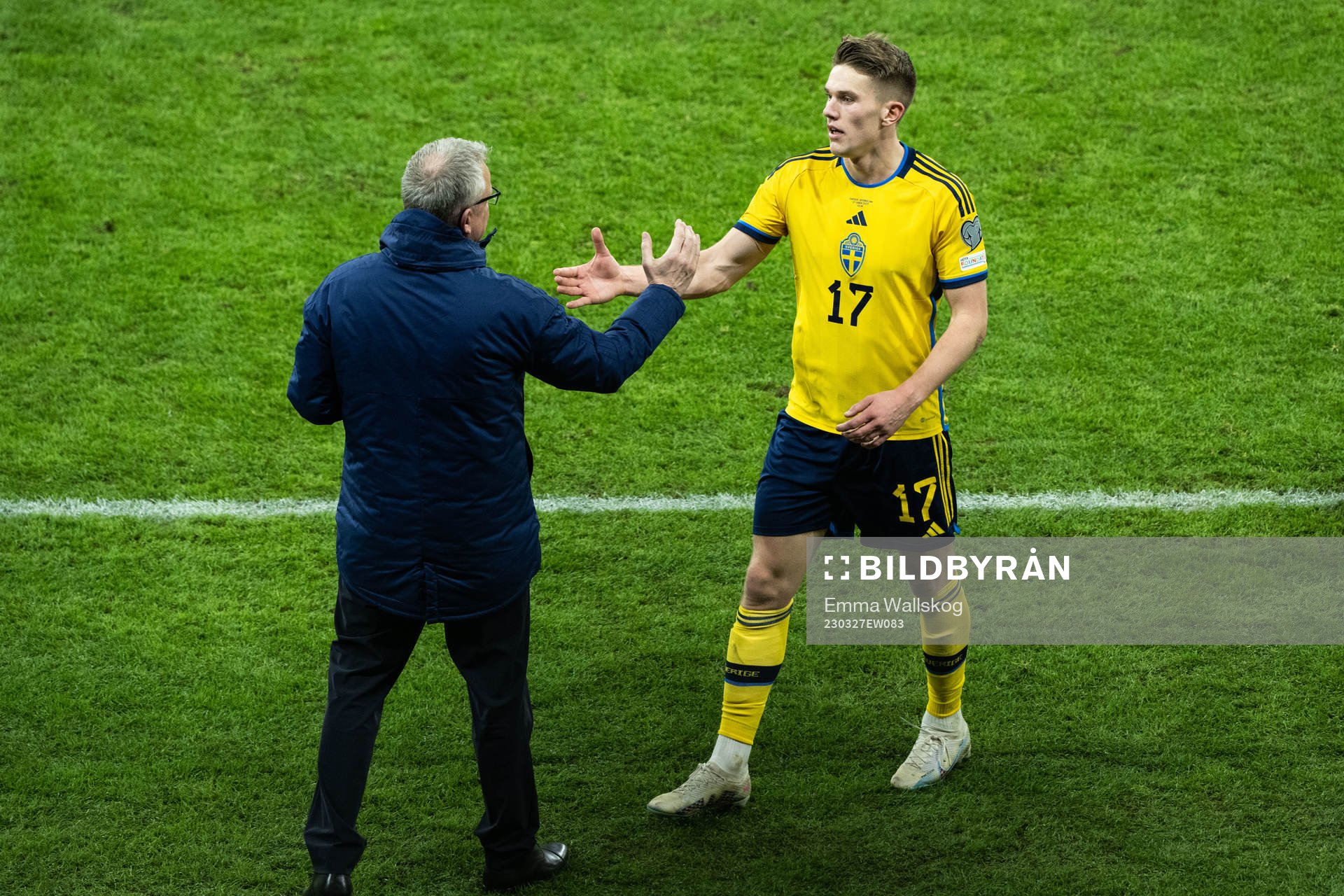 Head coach Janne Andersson of Sweden and Viktor Gyökeres