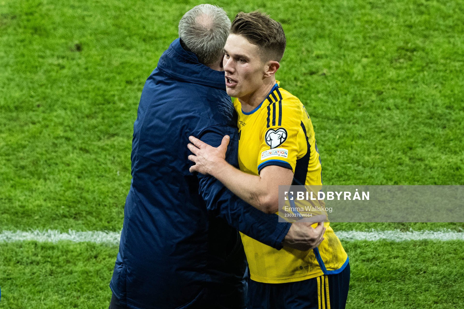 Head coach Janne Andersson of Sweden and Viktor Gyökeres