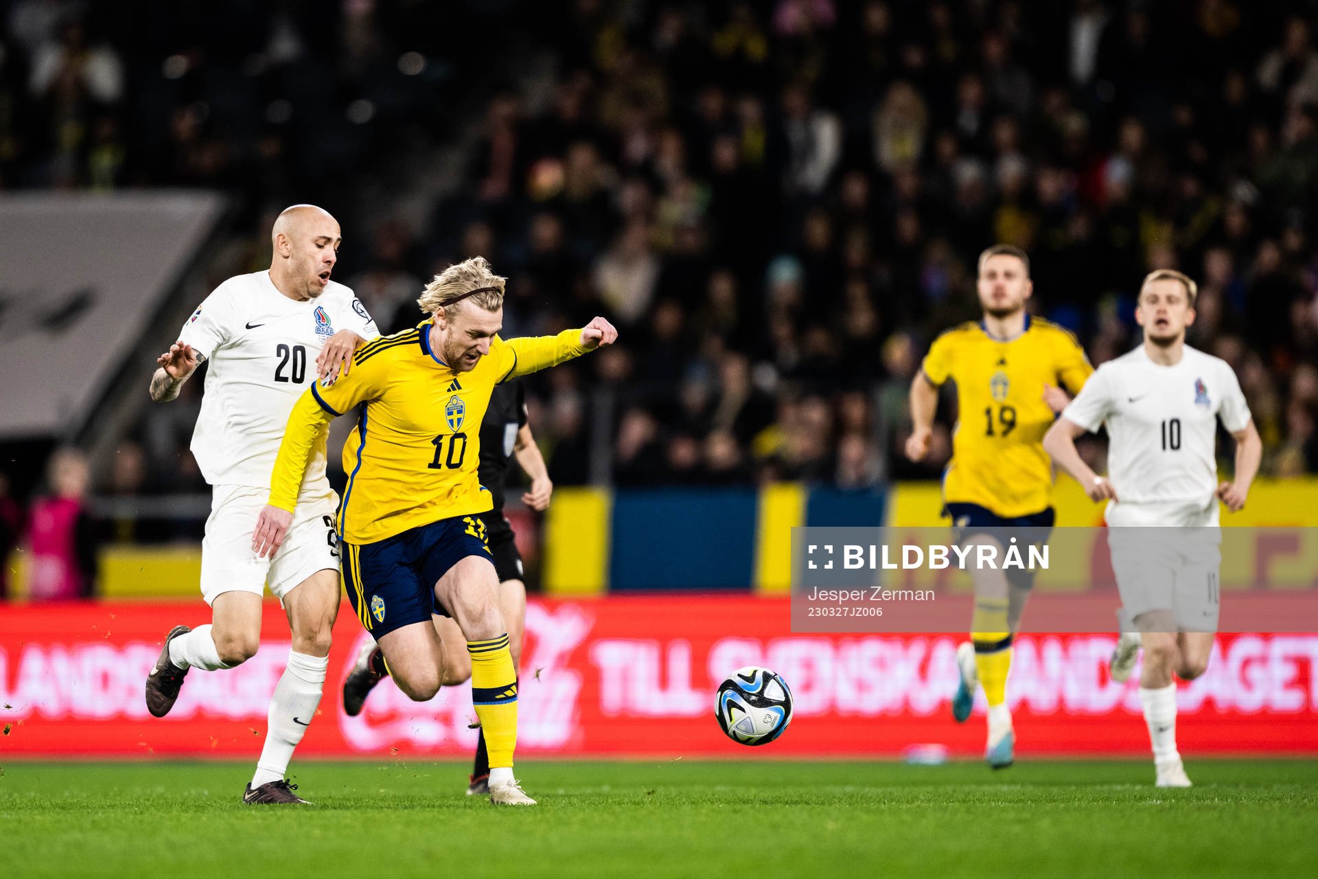 Richard Almeida of Azerbaijan and Emil Forsberg of Sweden