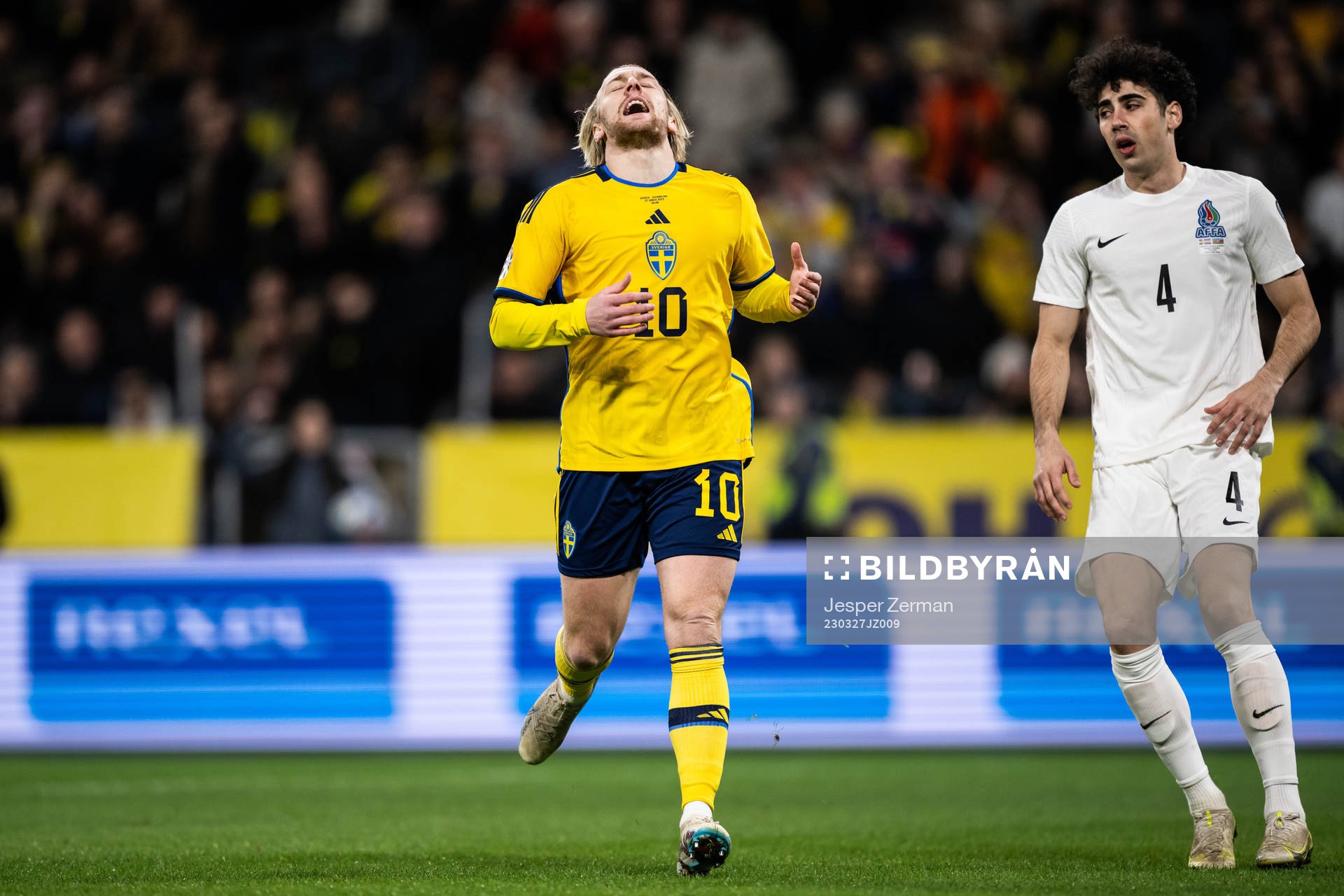 Emil Forsberg of Sweden looks dejected