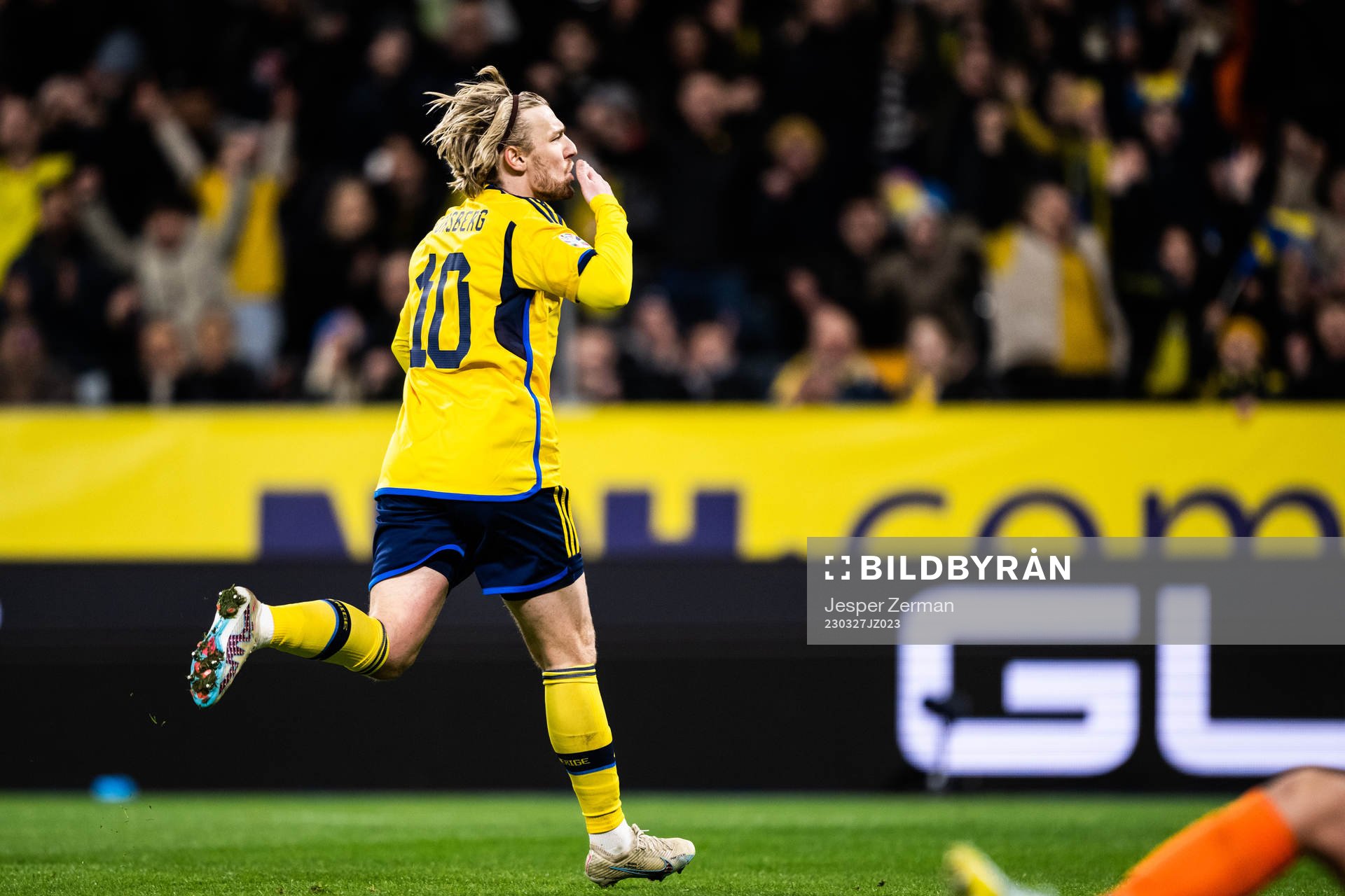 Emil Forsberg of Sweden celebrates scoring 1-0