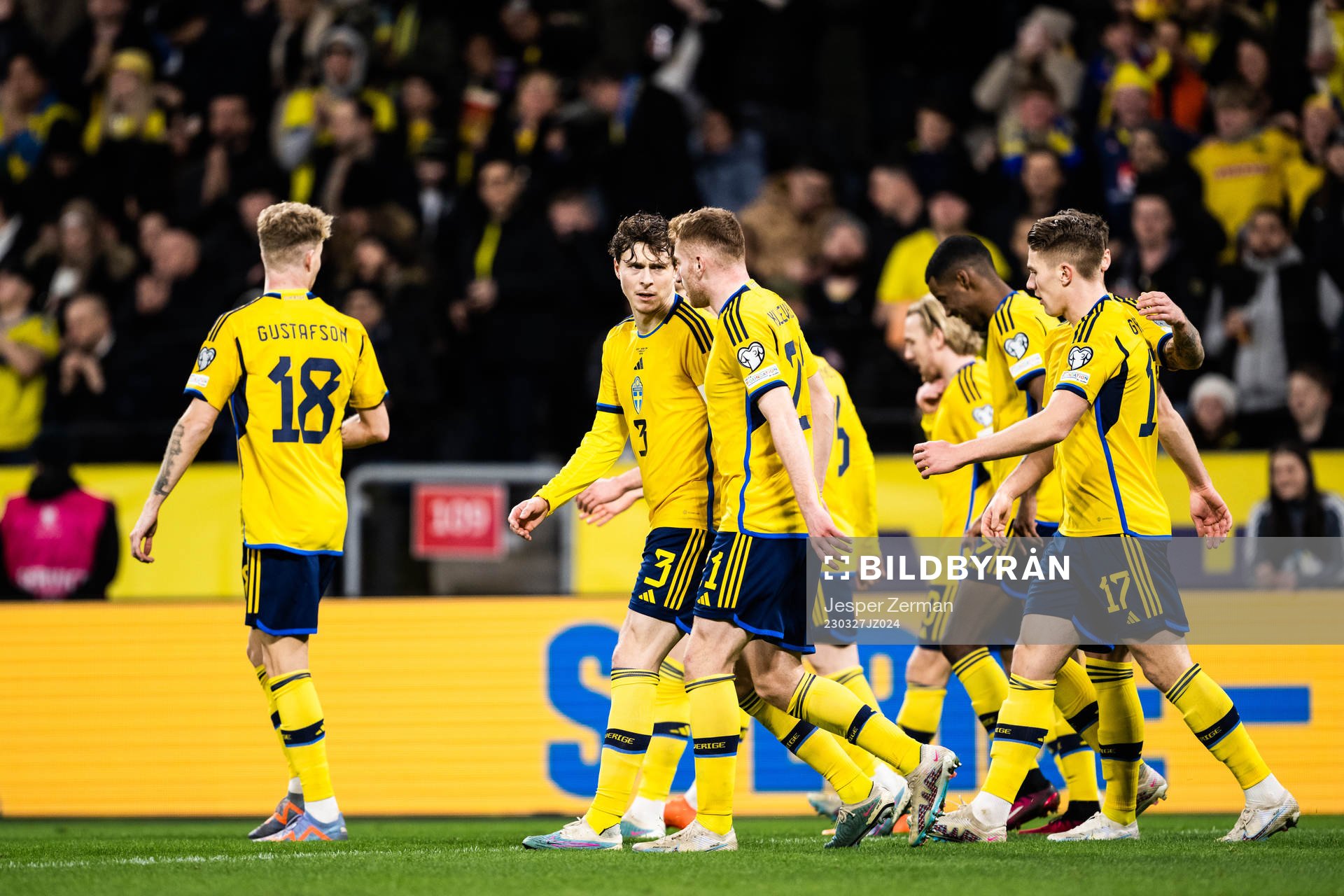 Victor Nilsson Lindelöf and Dejan Kulusevski of Sweden