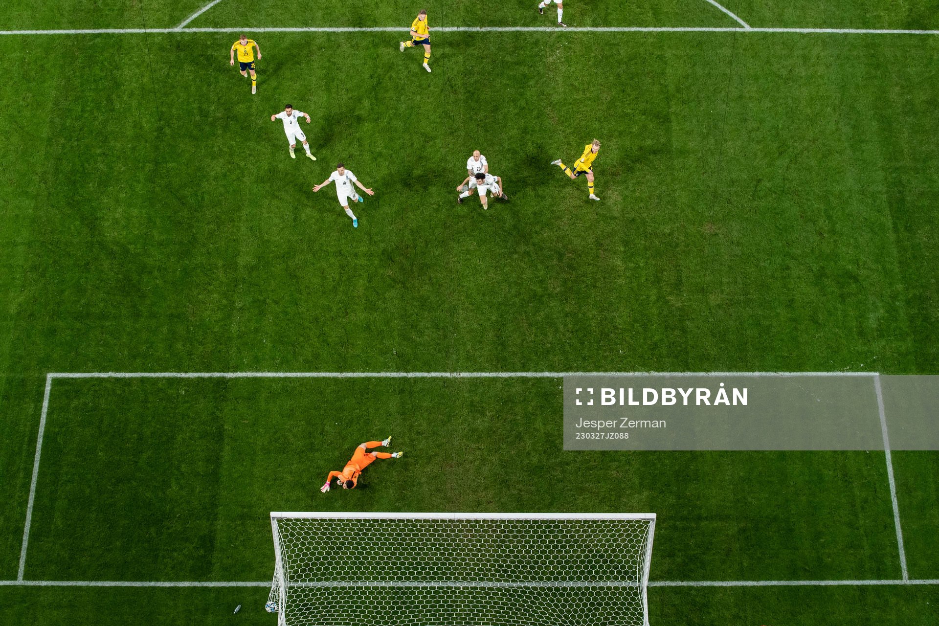 Emil Forsberg  of Sweden scores 1-0