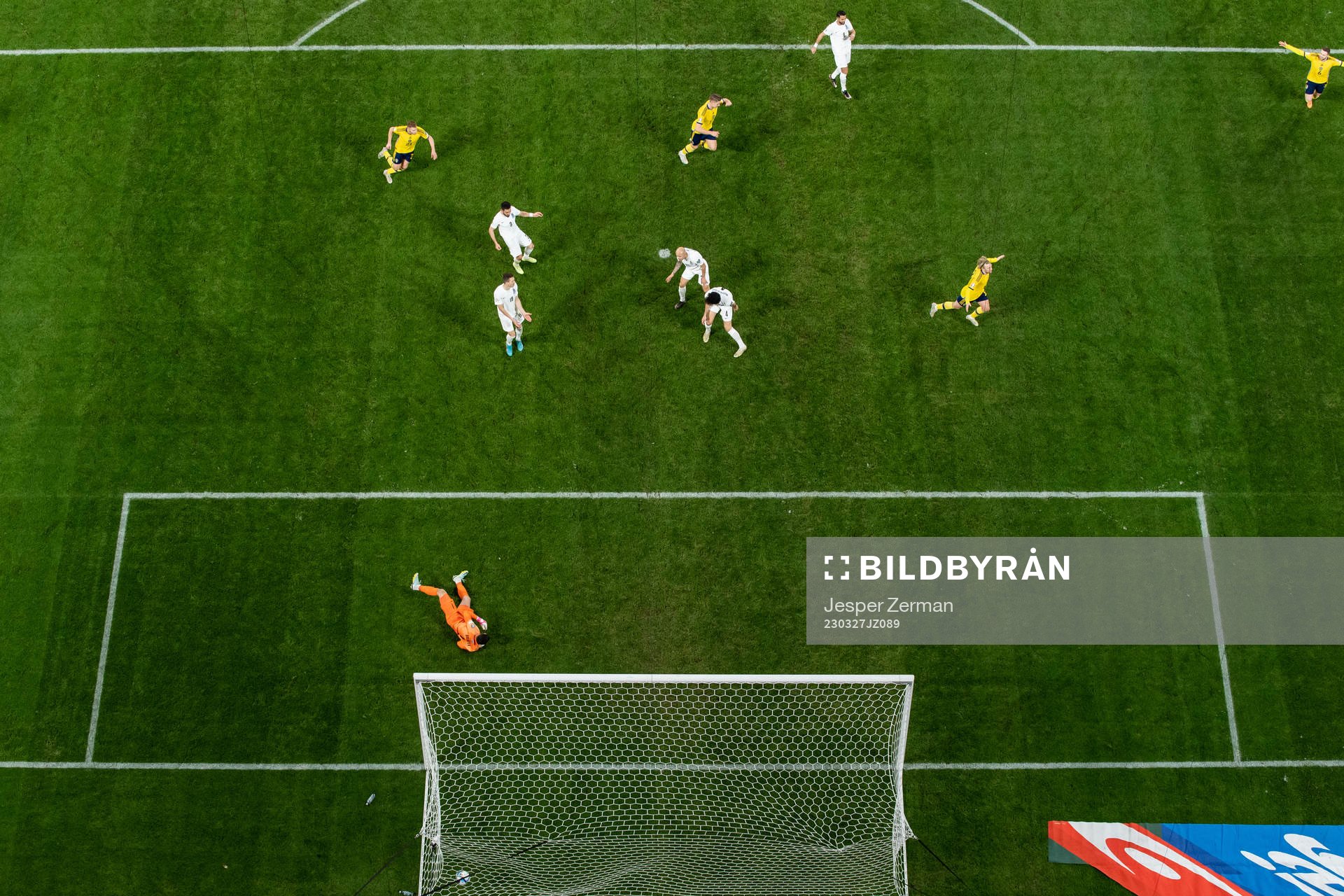 Emil Forsberg of Sweden scores 1-0